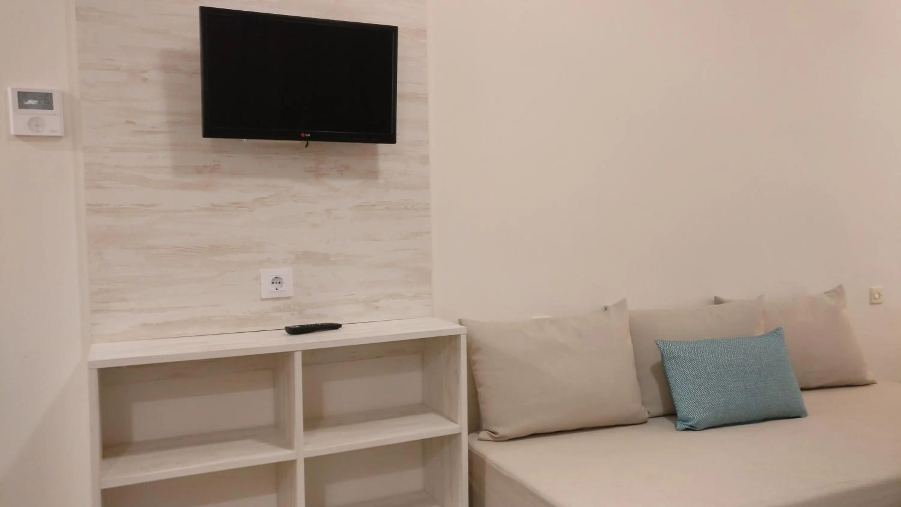 Photo of the whole room in Aparthotel Las Mariposas