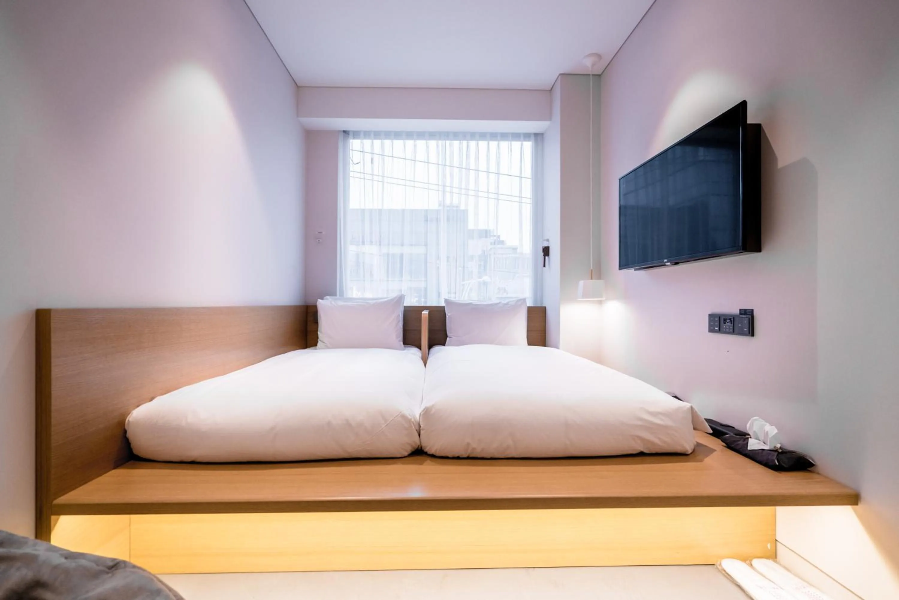 Photo of the whole room, Bed in Patio 7