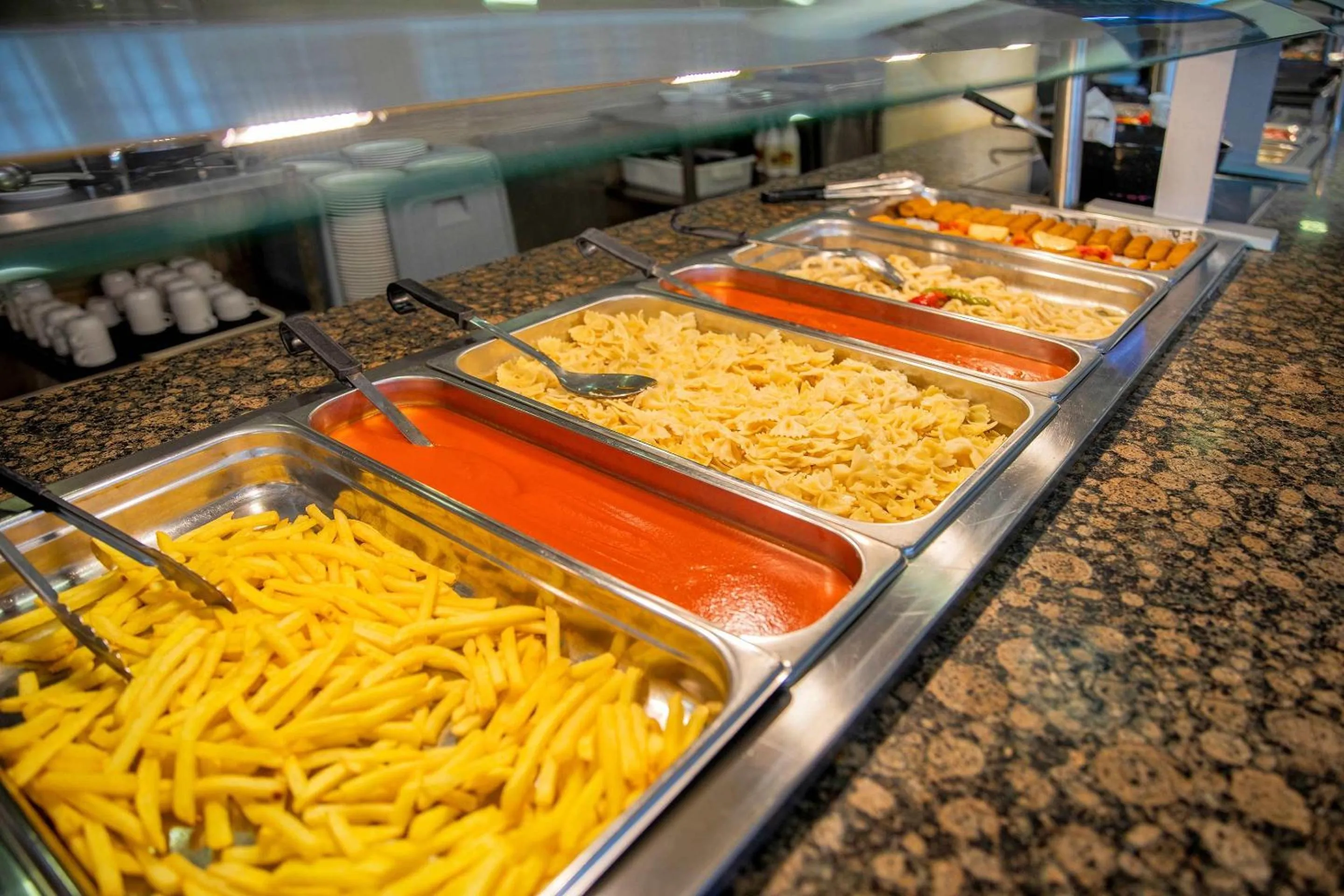 Restaurant/places to eat in Hotel Servigroup Galua