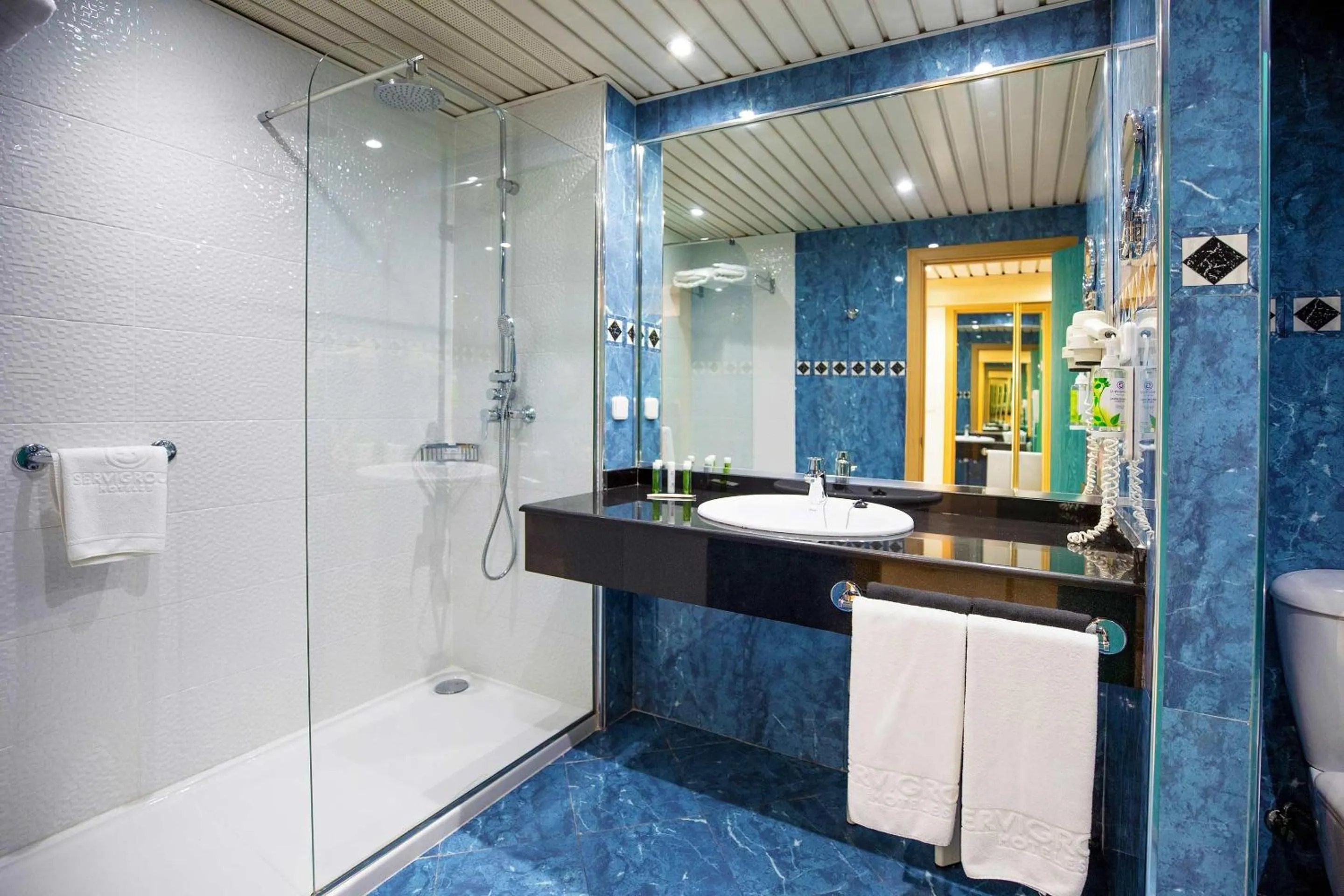 Bathroom in Hotel Servigroup Galua