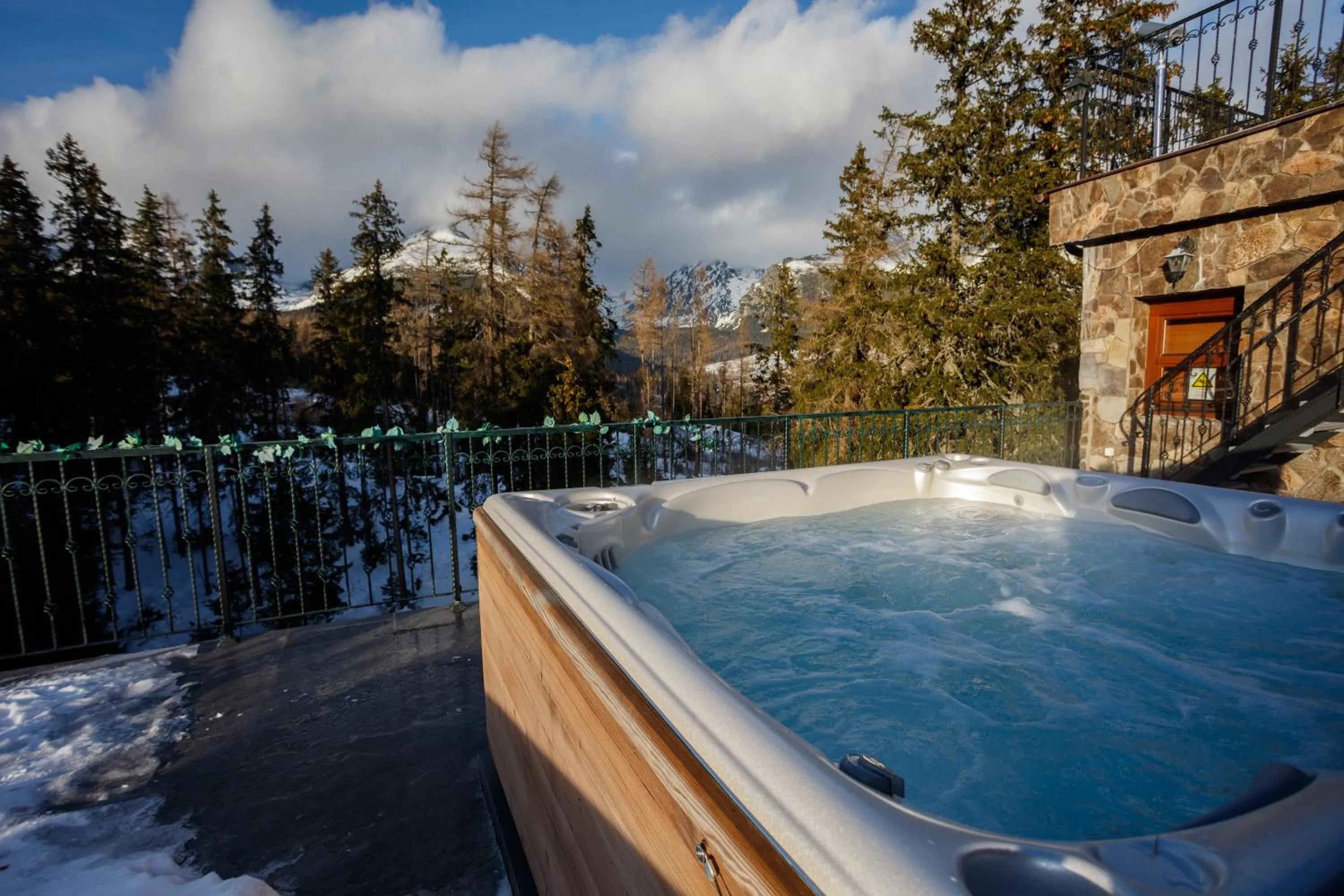 Open Air Bath in APLEND Wellness Hotel Borovica