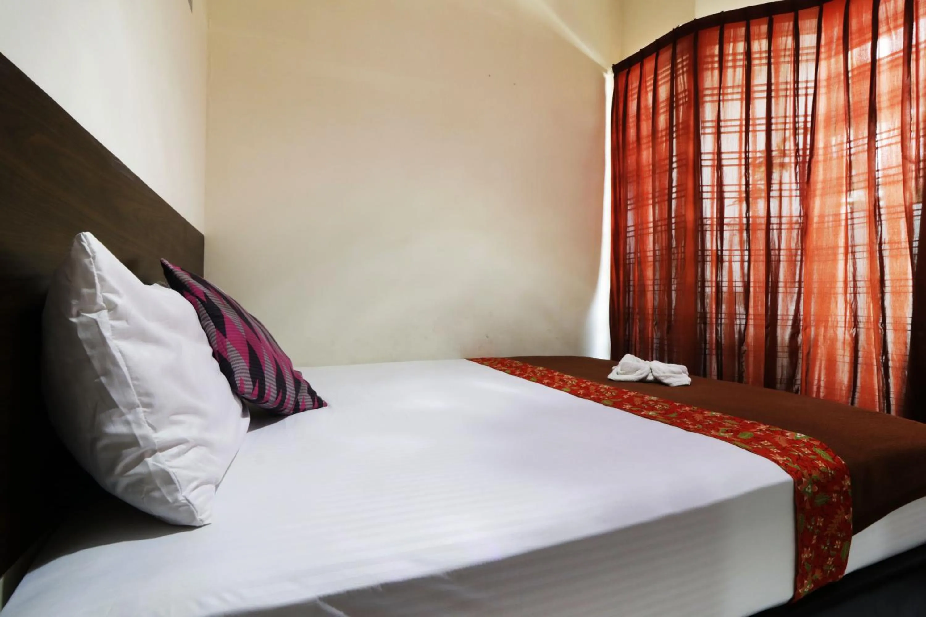 Bedroom, Bed in Bantal Guling Pasar Baru