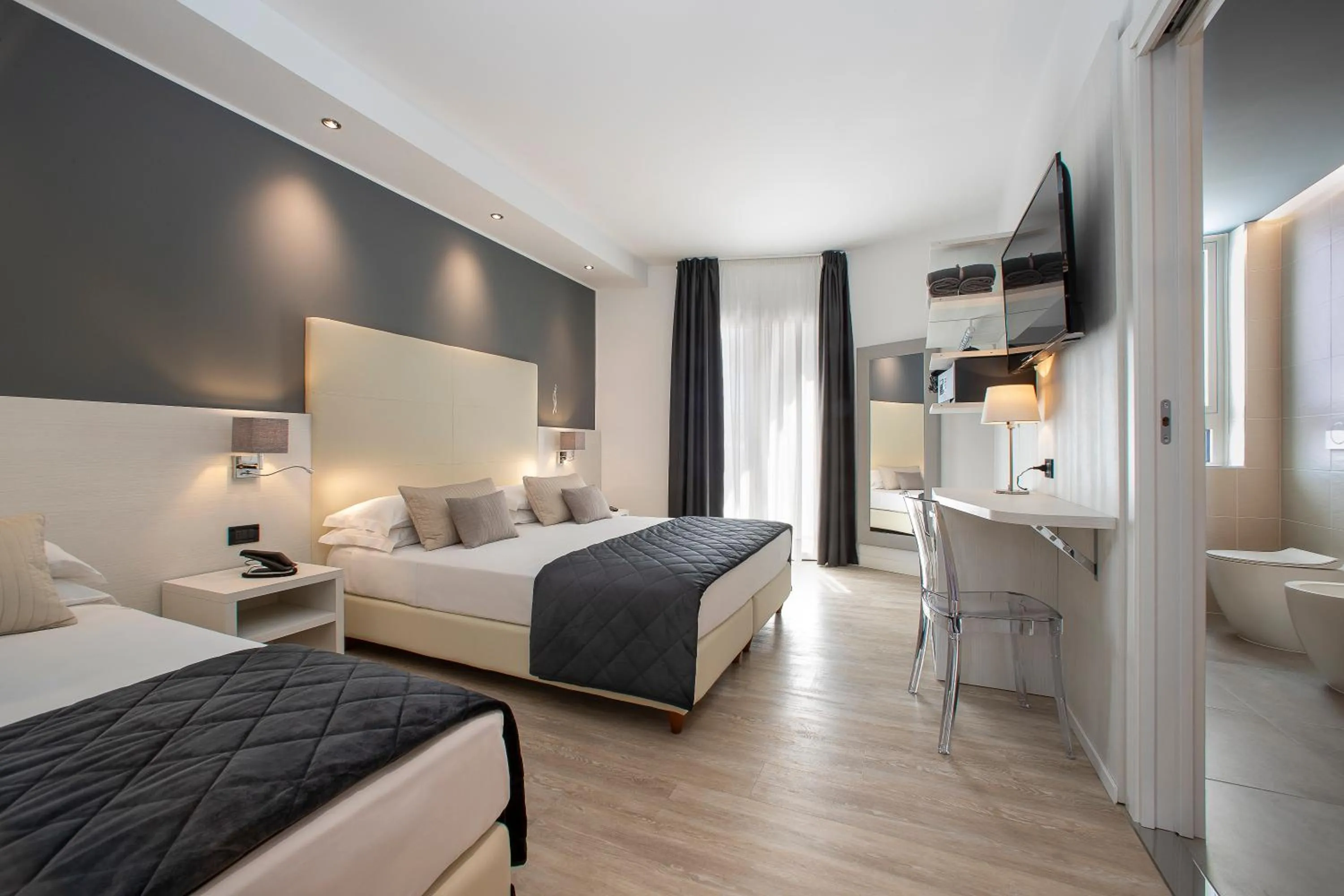 Bedroom, Bed in Hotel Sayonara