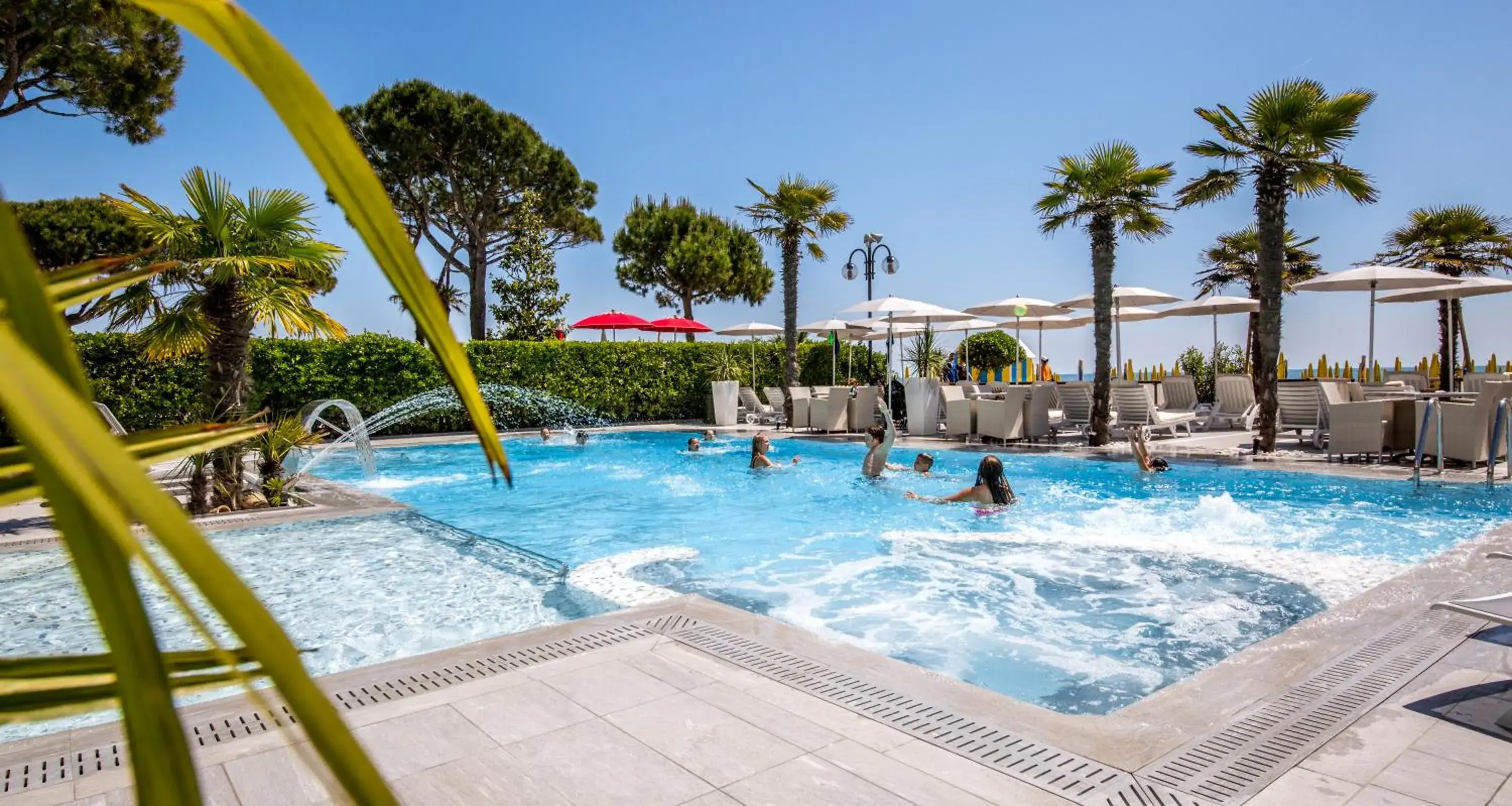 Hot Tub, Swimming Pool in Hotel Sayonara