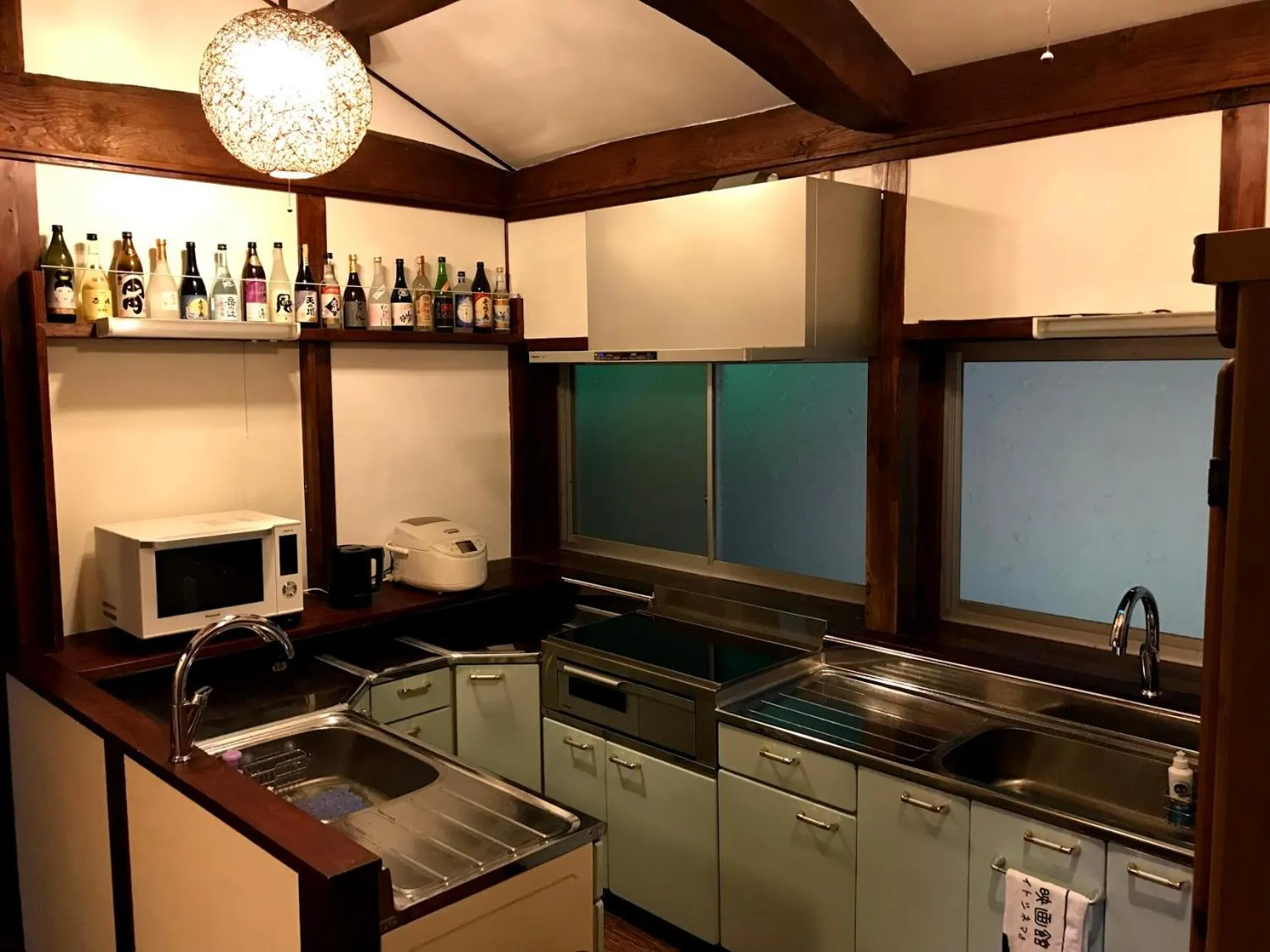 Communal kitchen in Guesthouse Wasabi