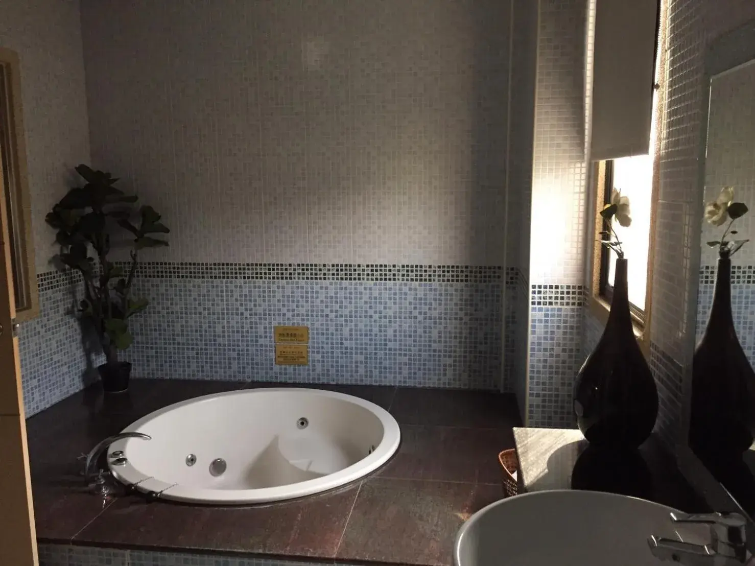 Bathroom in Chateau Motel & Spa Bathroom in Chateau Motel & Spa