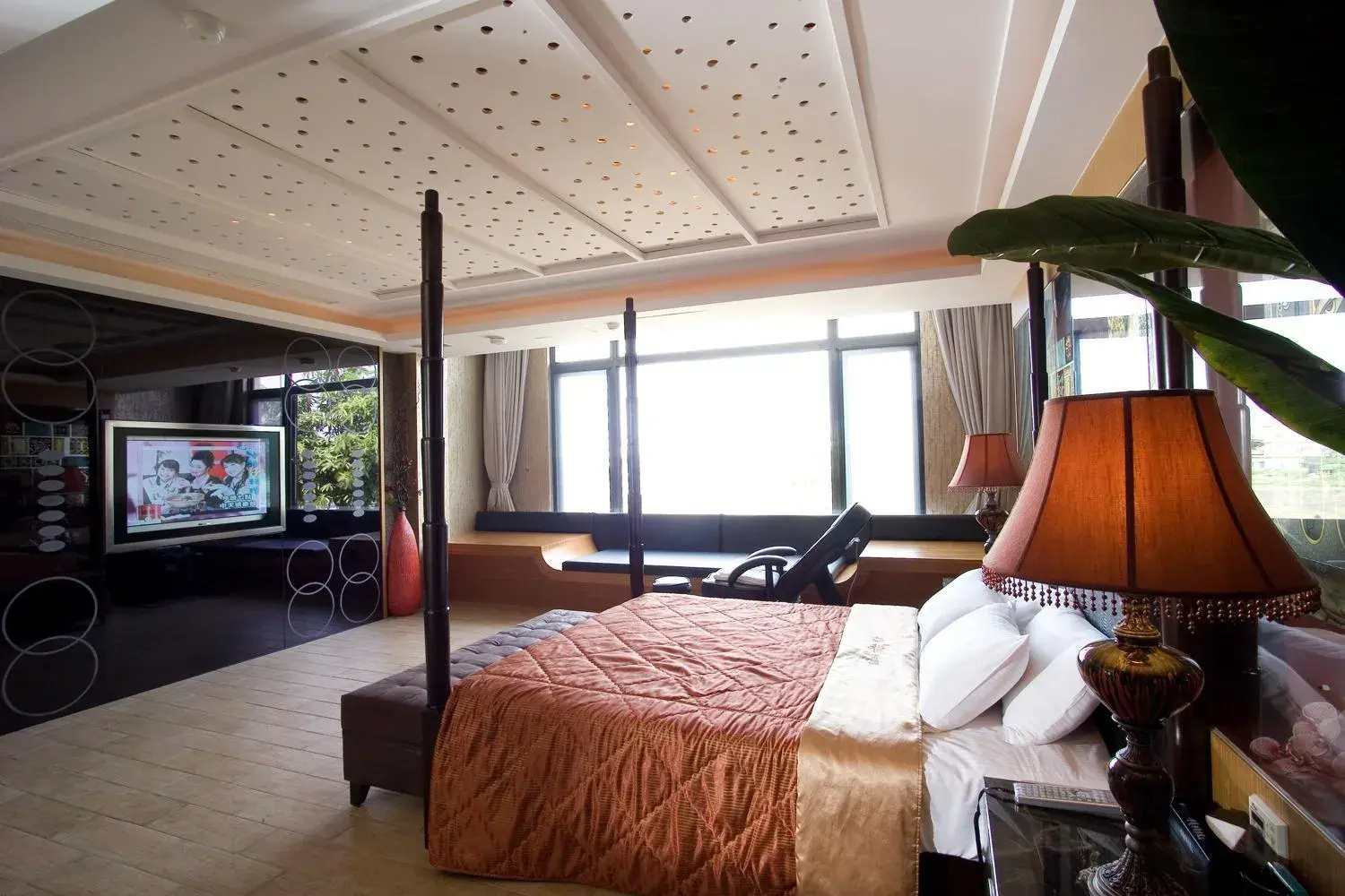 Photo of the whole room, Bed in Chateau Motel & Spa Photo of the whole room, Bed in Chateau Motel & Spa