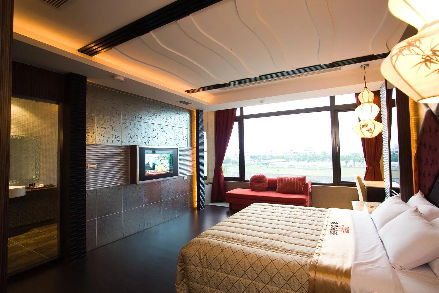 Landmark view, Bed in Chateau Motel & Spa