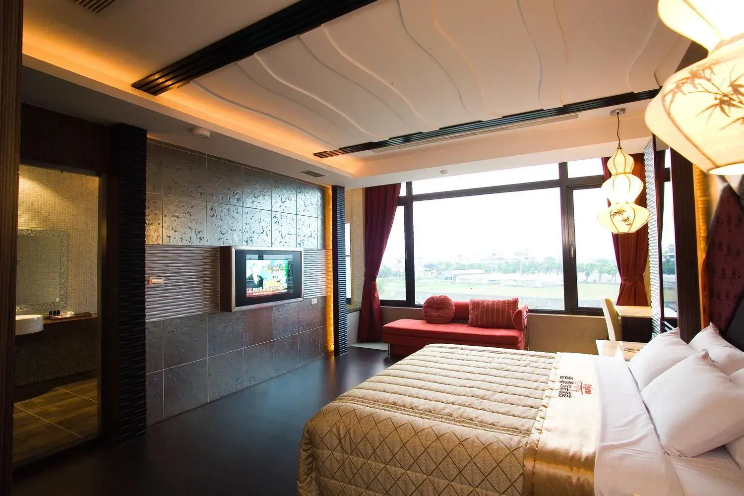 Landmark view, Bed in Chateau Motel & Spa Landmark view, Bed in Chateau Motel & Spa