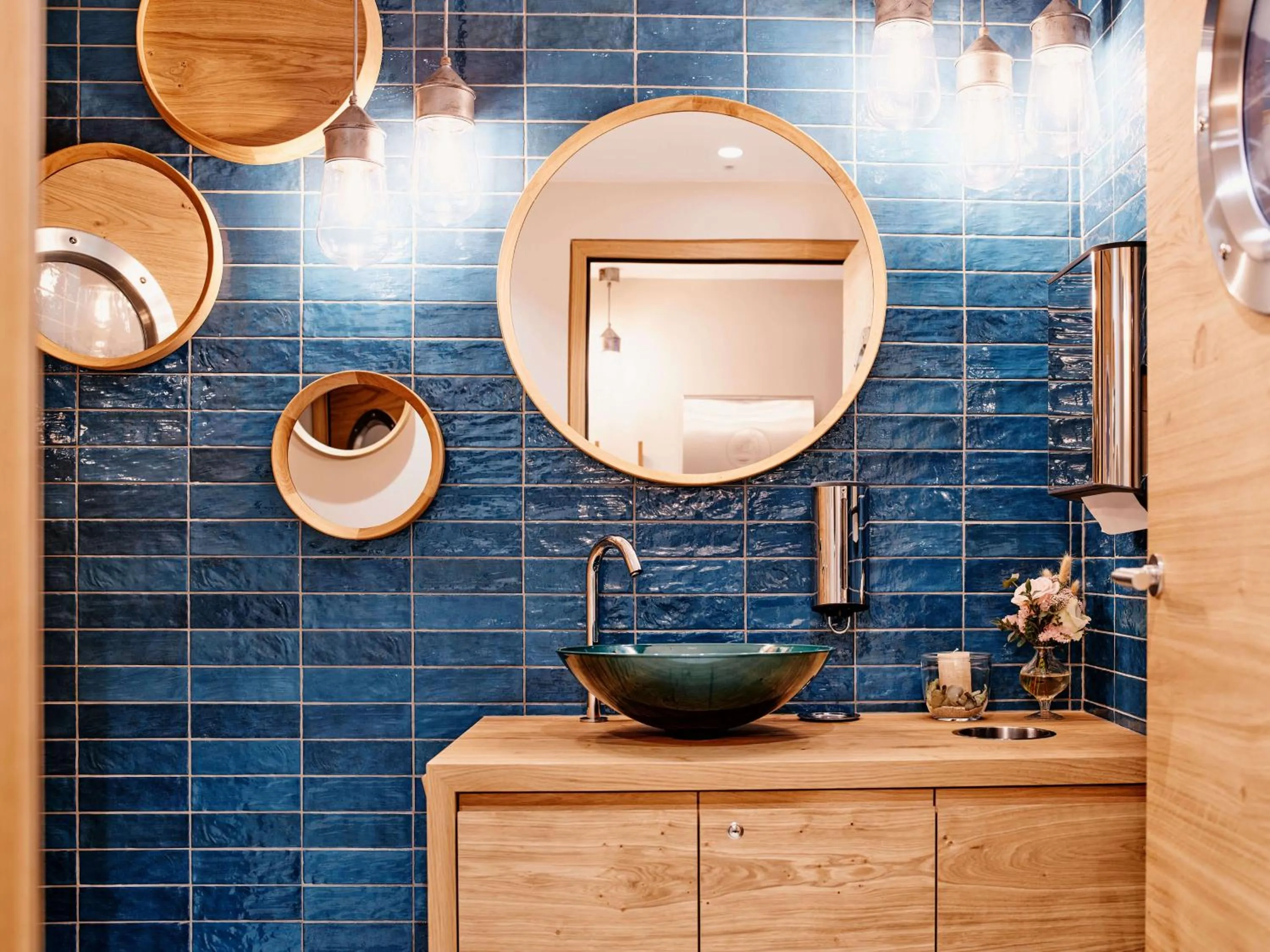 Toilet in TAUROA Seehotel Grundlsee