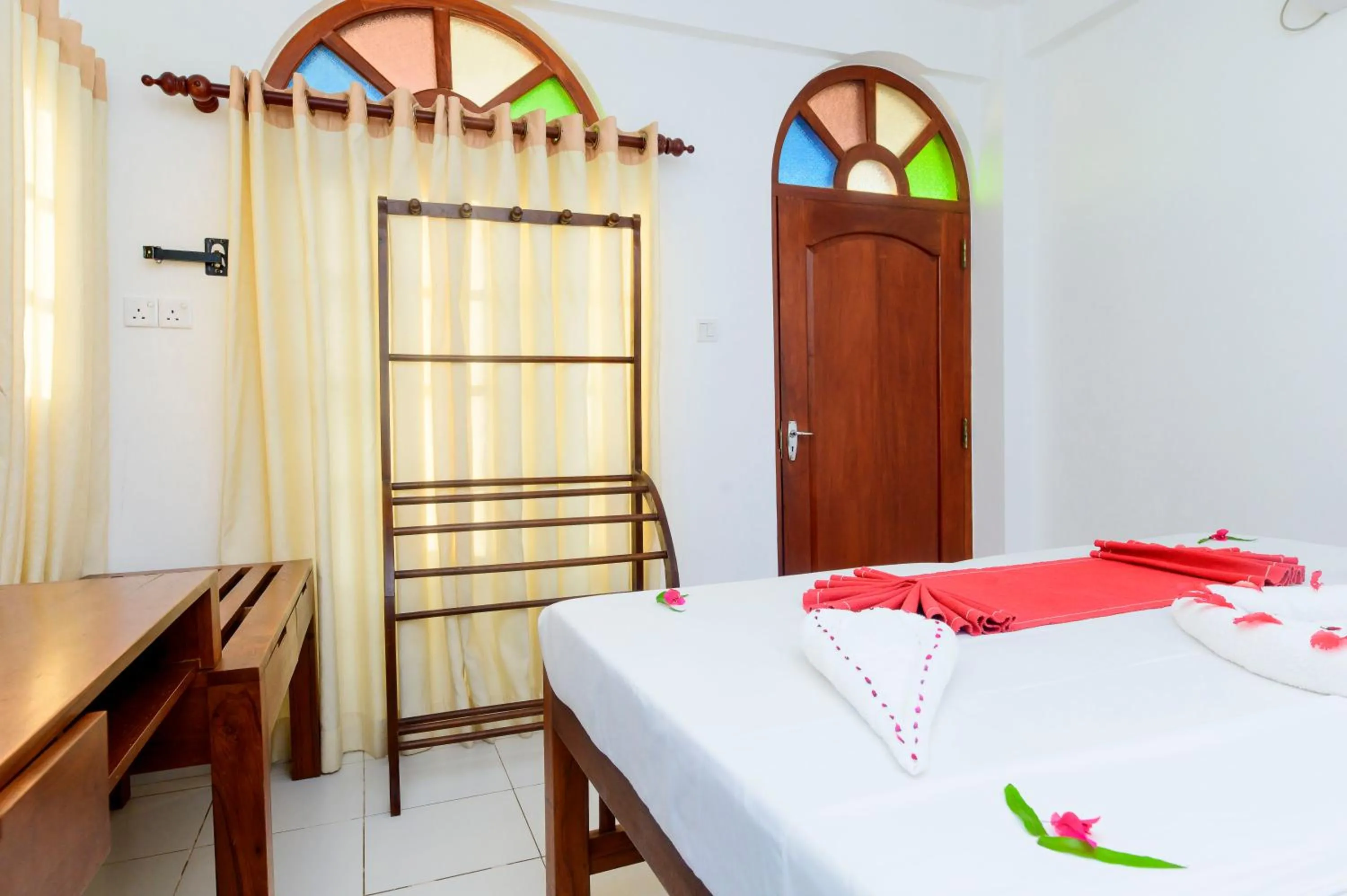 Bed in Royal Beach Hotel Hikkaduwa