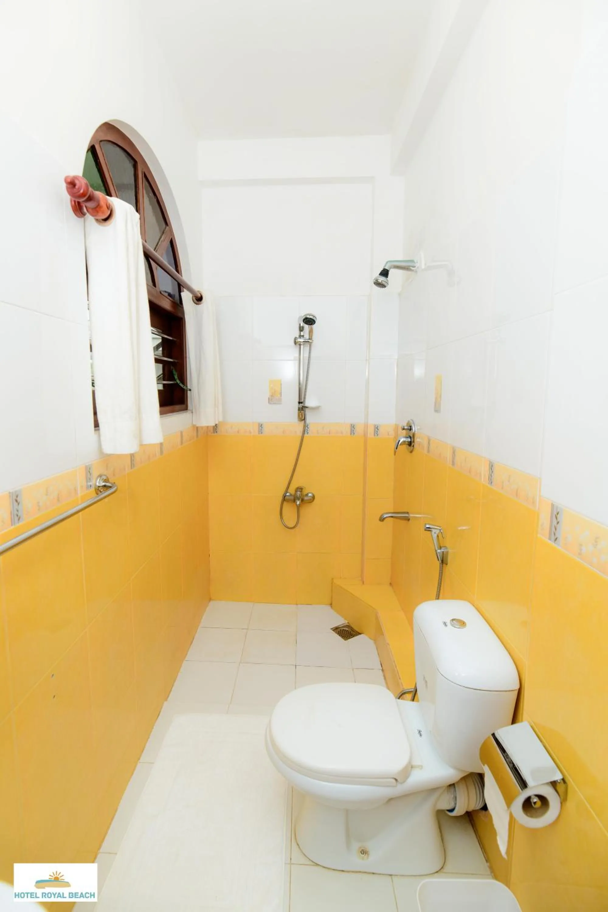 Toilet in Royal Beach Hotel Hikkaduwa