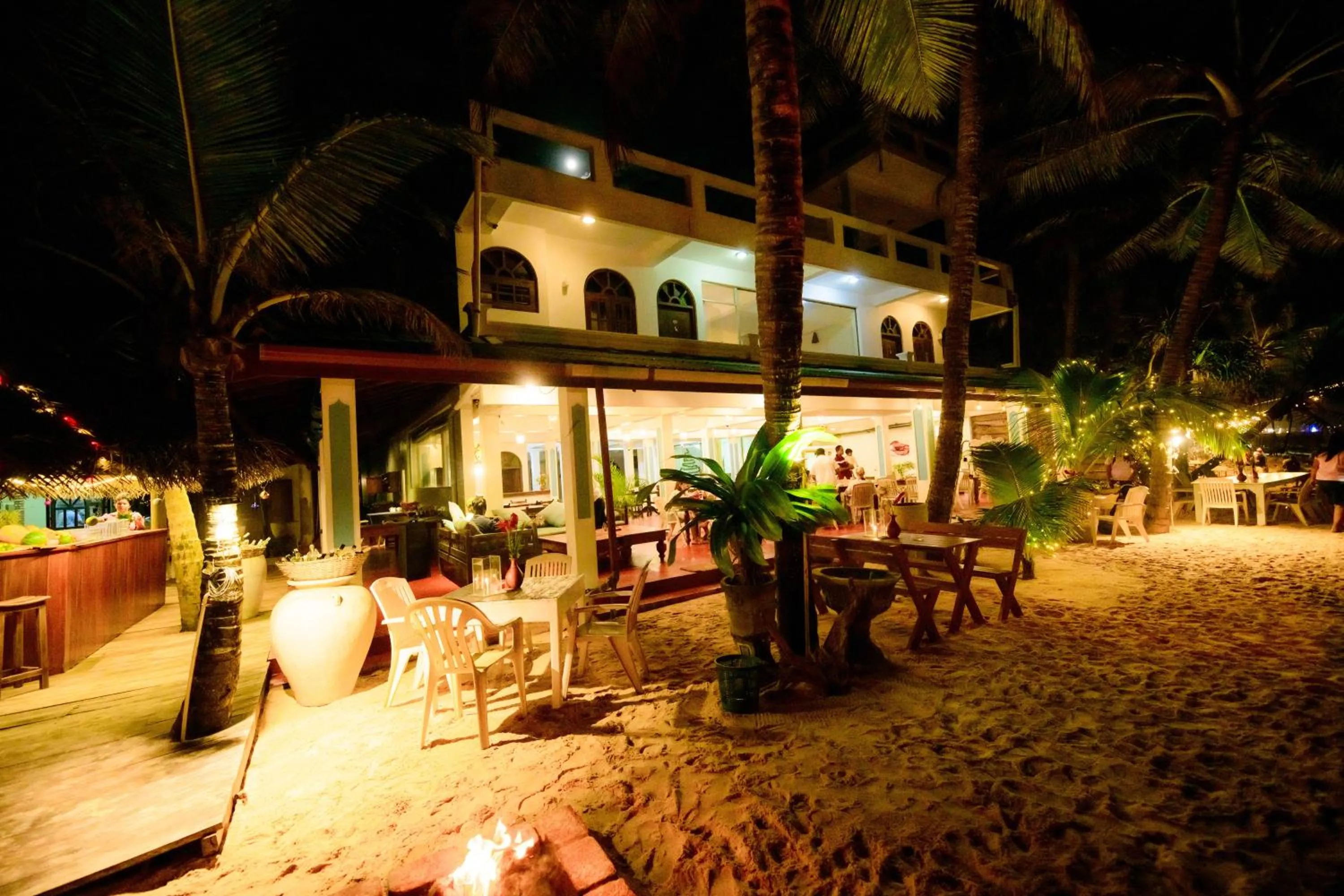 Restaurant/places to eat in Royal Beach Hotel Hikkaduwa