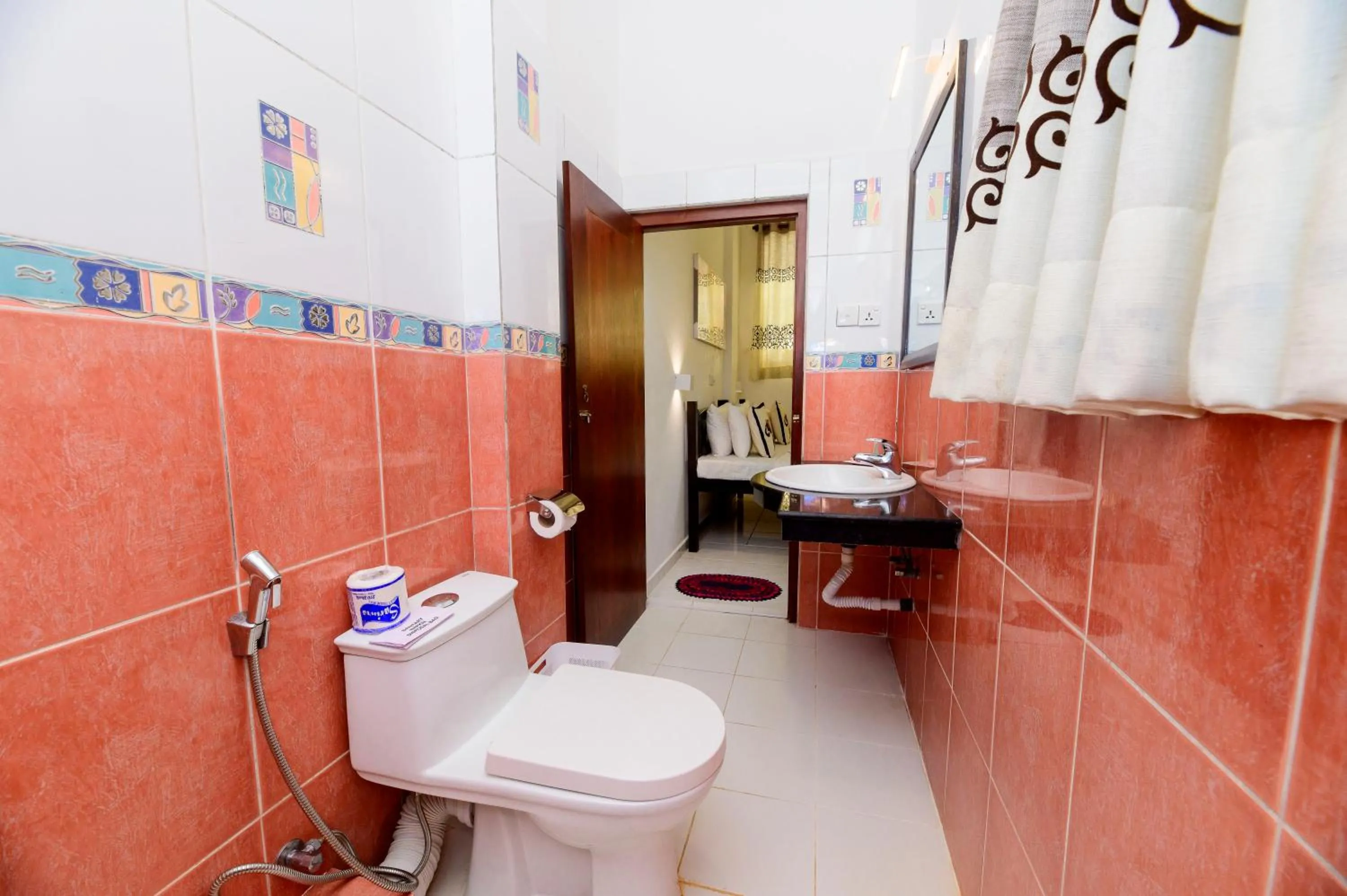 Shower in Royal Beach Hotel Hikkaduwa