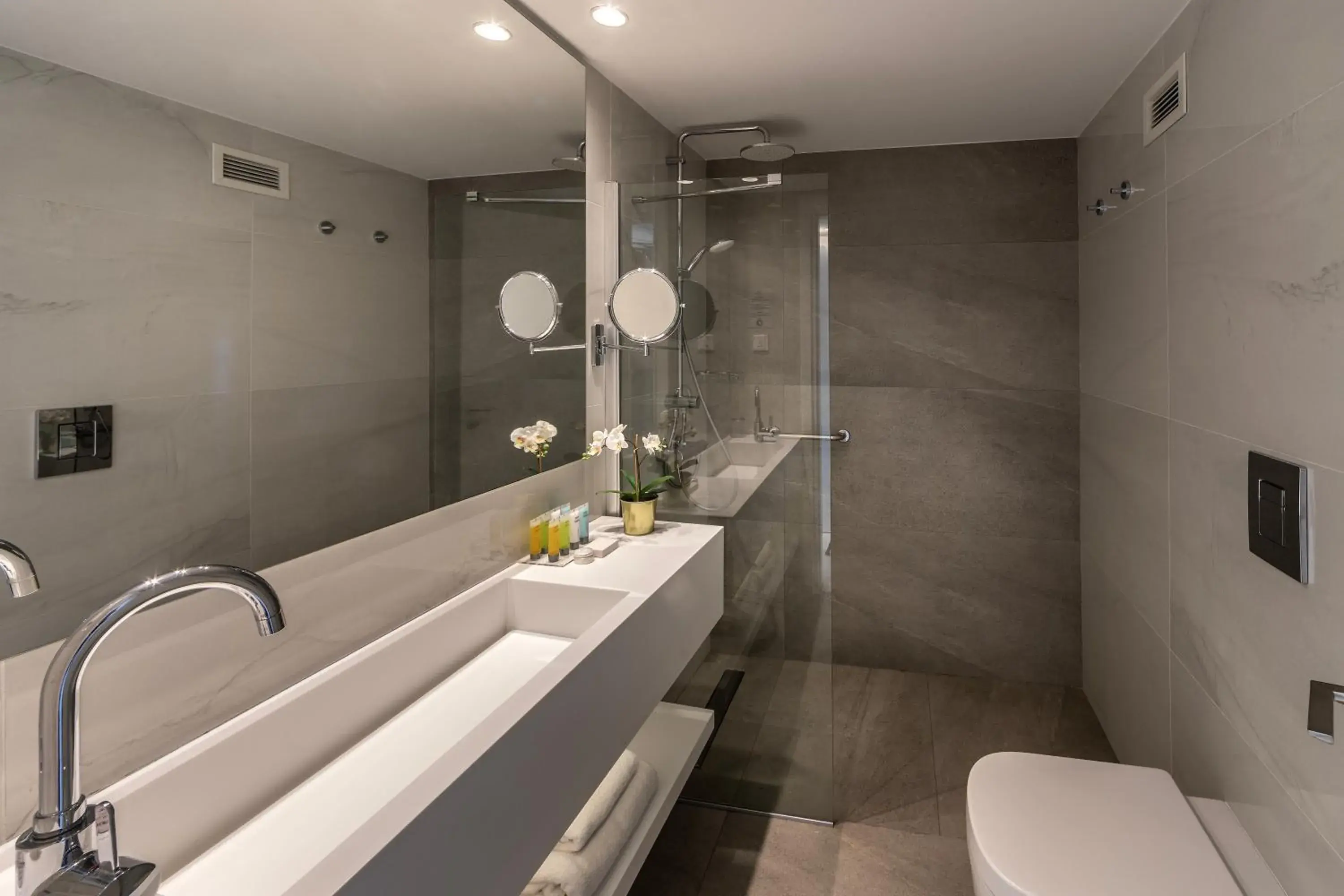 Shower, Bathroom in Pavlo Napa Beach Hotel
