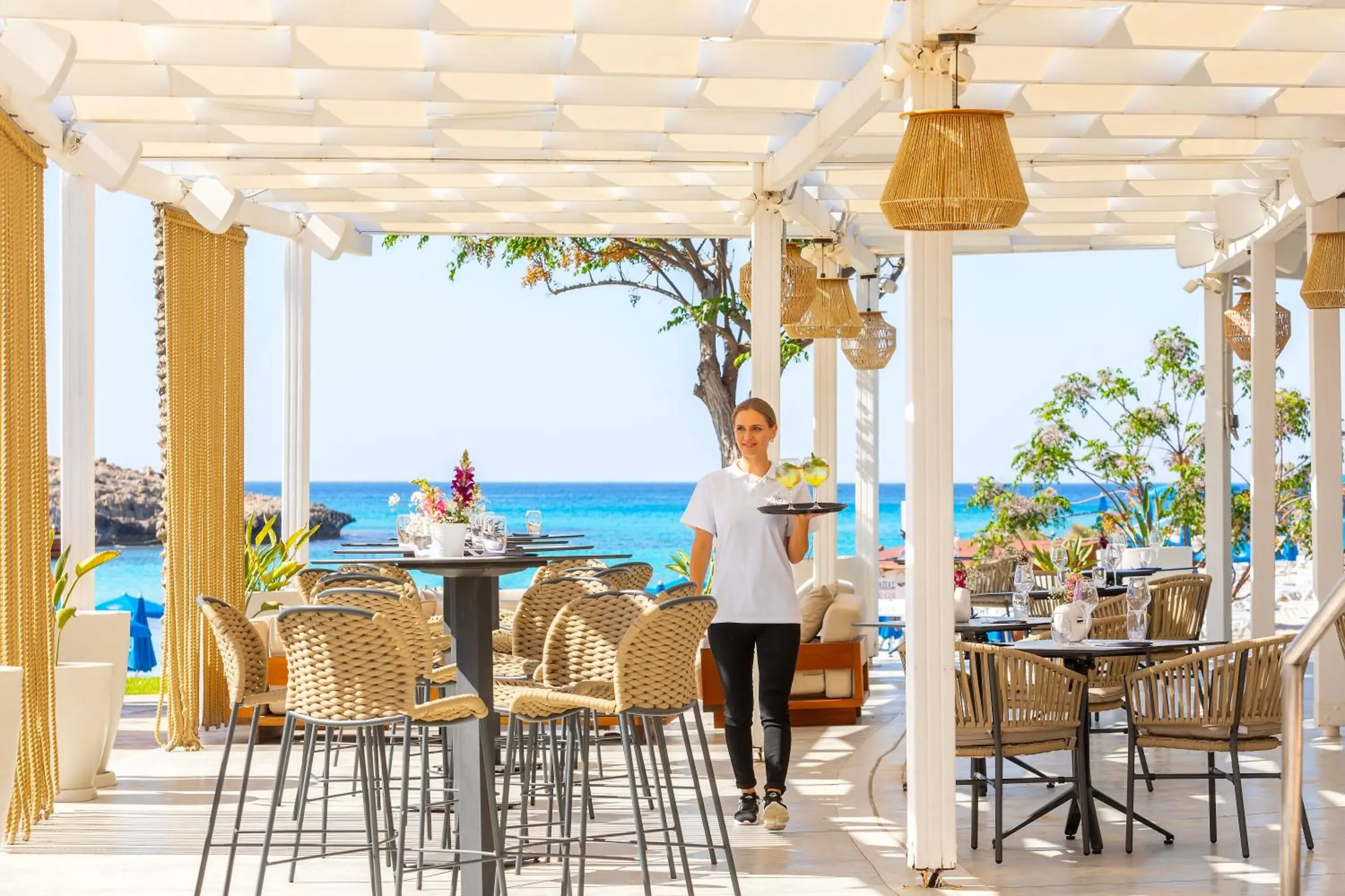 Restaurant/Places to Eat in Pavlo Napa Beach Hotel