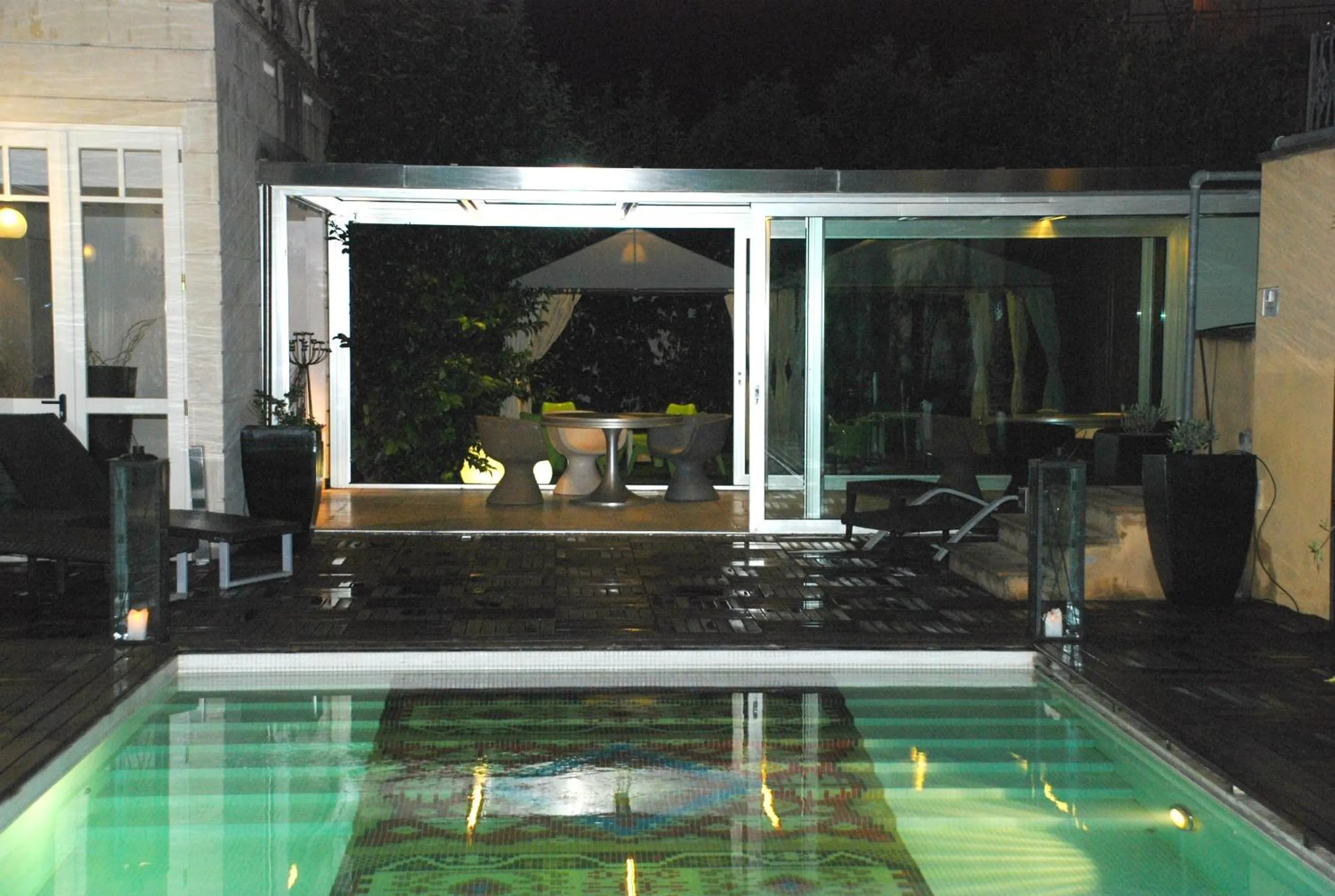 Swimming pool in Hotel VdB NEXT