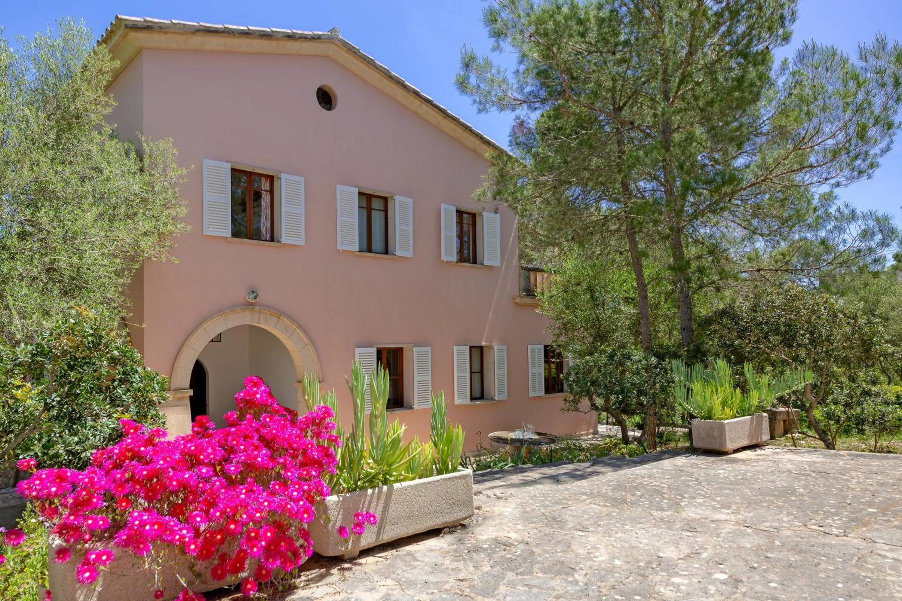 Property building in Villa Rosa