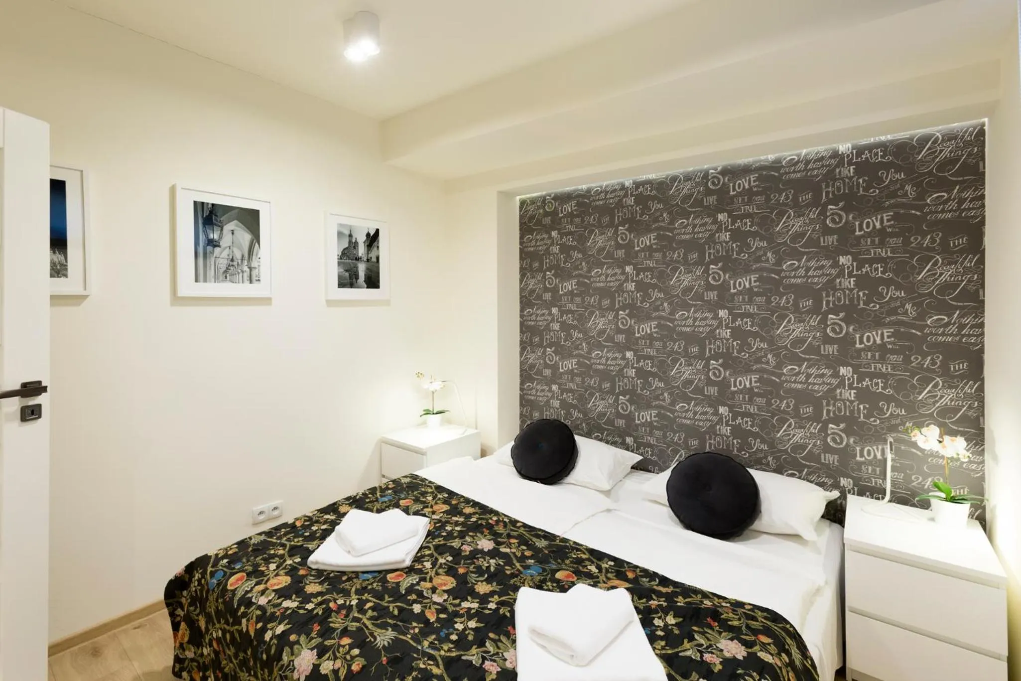 Photo of the whole room, Bed in Antique Apartments Old Town