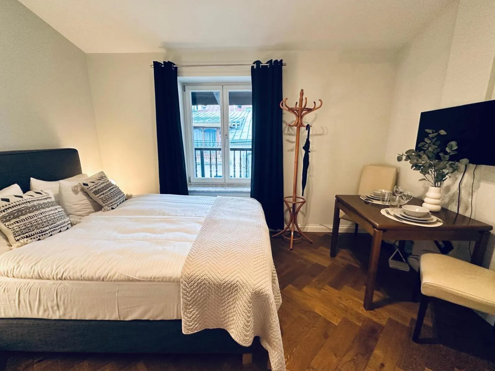 Bed in Antique Apartments Old Town