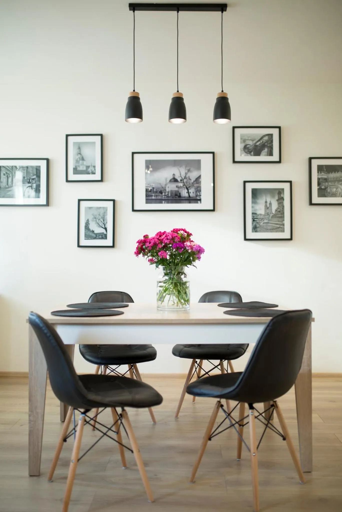 Dining area in Antique Apartments Old Town