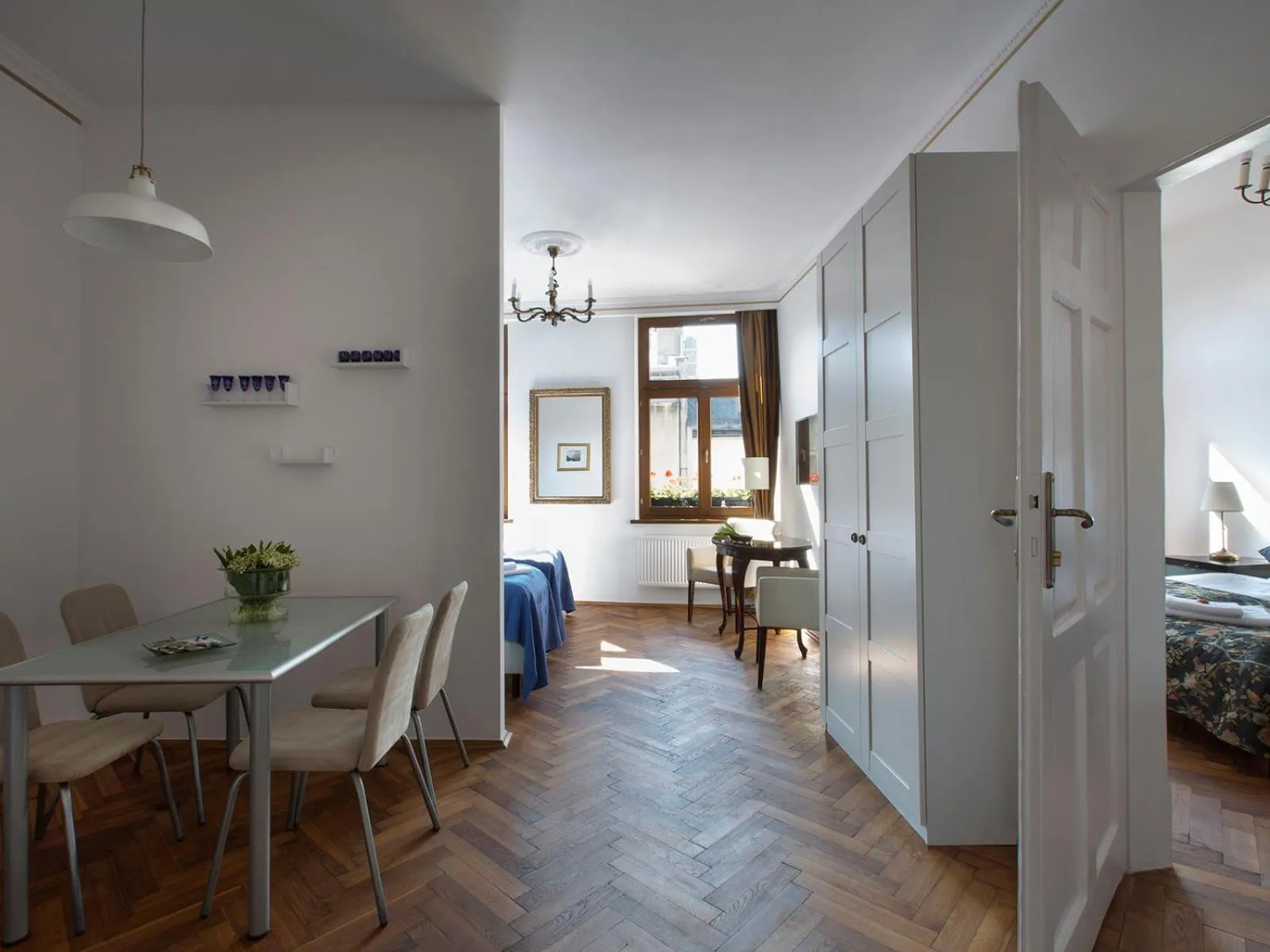 Dining area in Antique Apartments Old Town