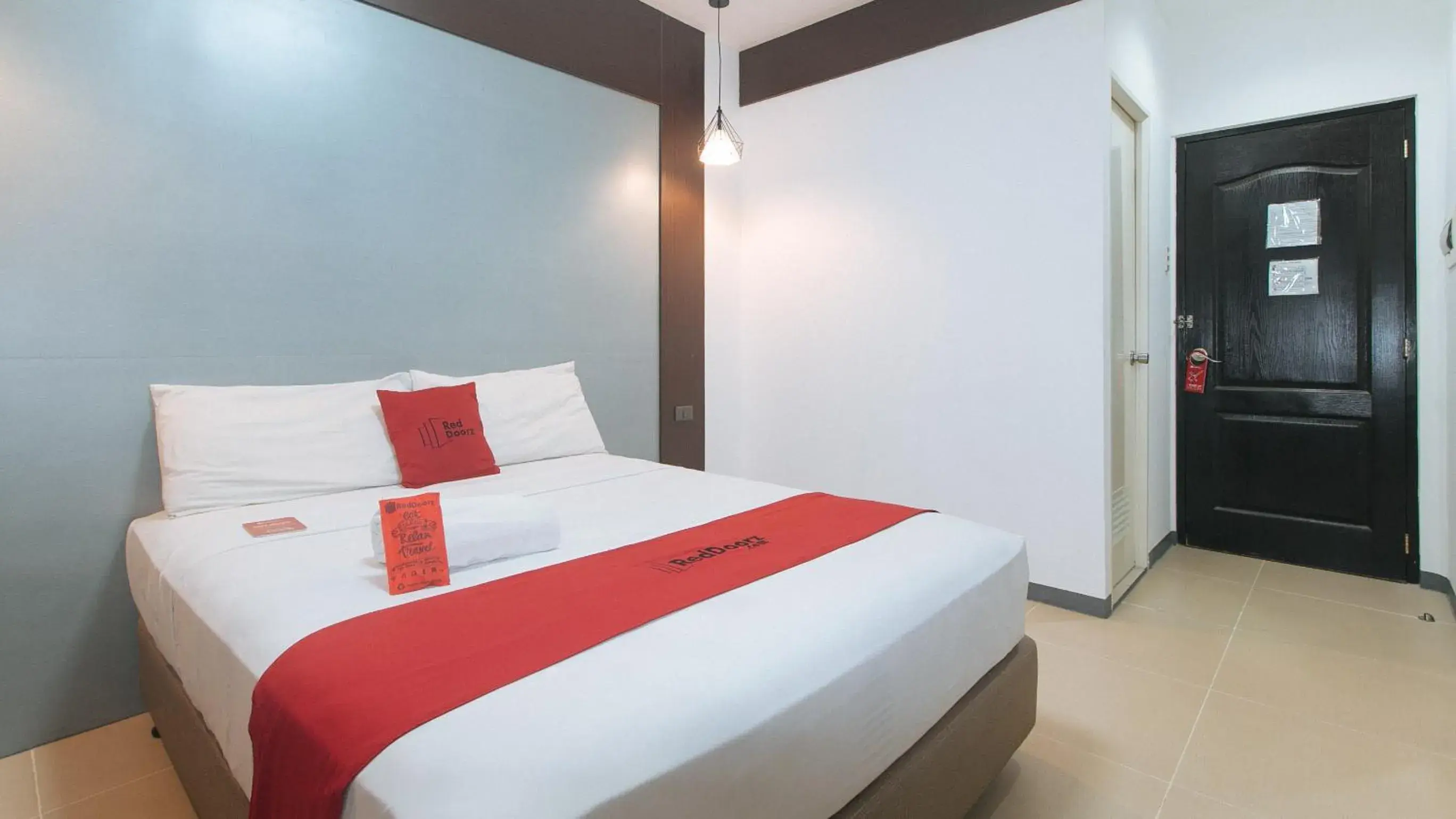 Bed in RedDoorz Plus at EDSA Congressional Bed in RedDoorz Plus at EDSA Congressional