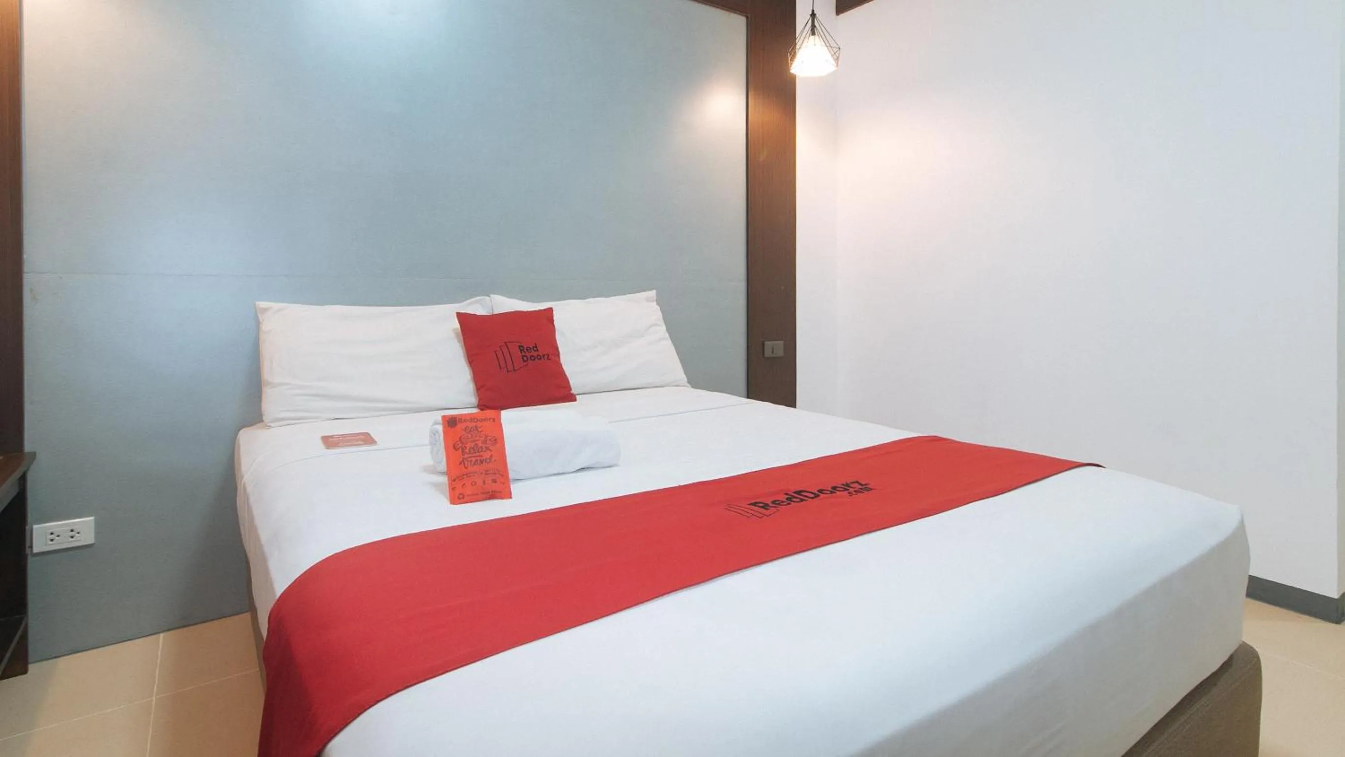 Bed in RedDoorz Plus at EDSA Congressional