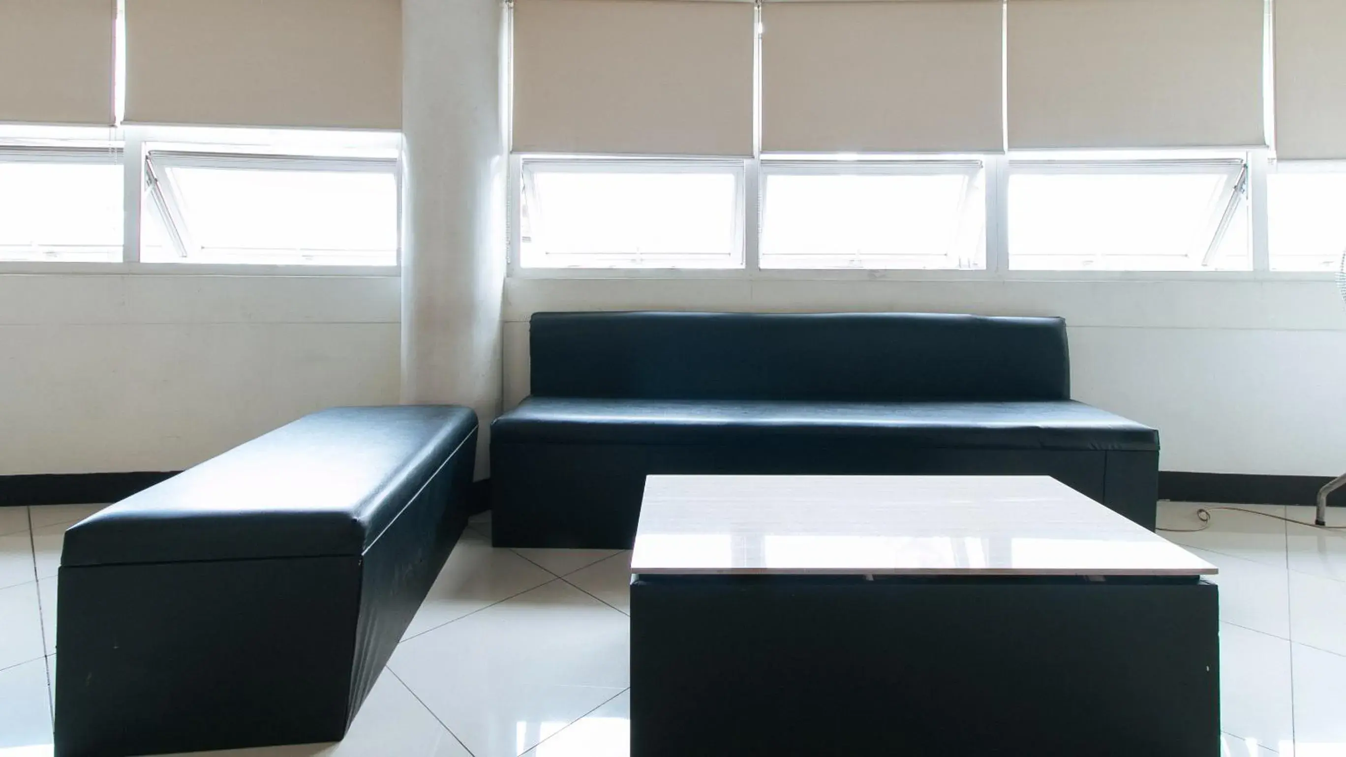 Seating area, Bed in RedDoorz Plus at EDSA Congressional Seating area, Bed in RedDoorz Plus at EDSA Congressional