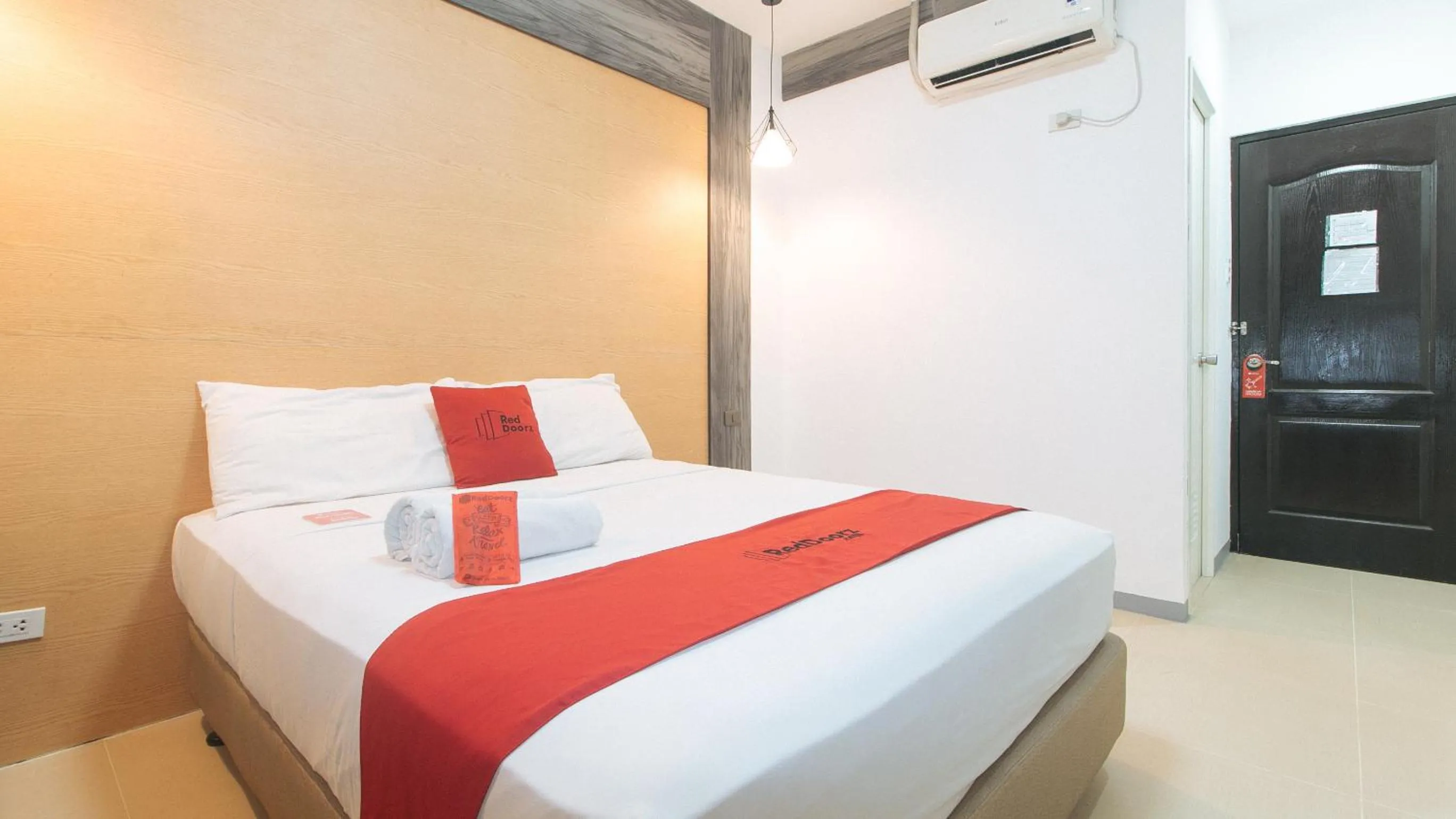 Bedroom, Bed in RedDoorz Plus at EDSA Congressional