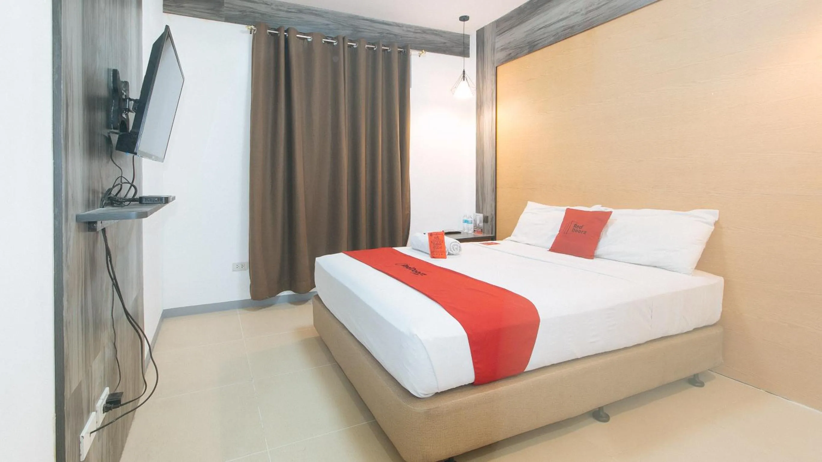 Bed in RedDoorz Plus at EDSA Congressional