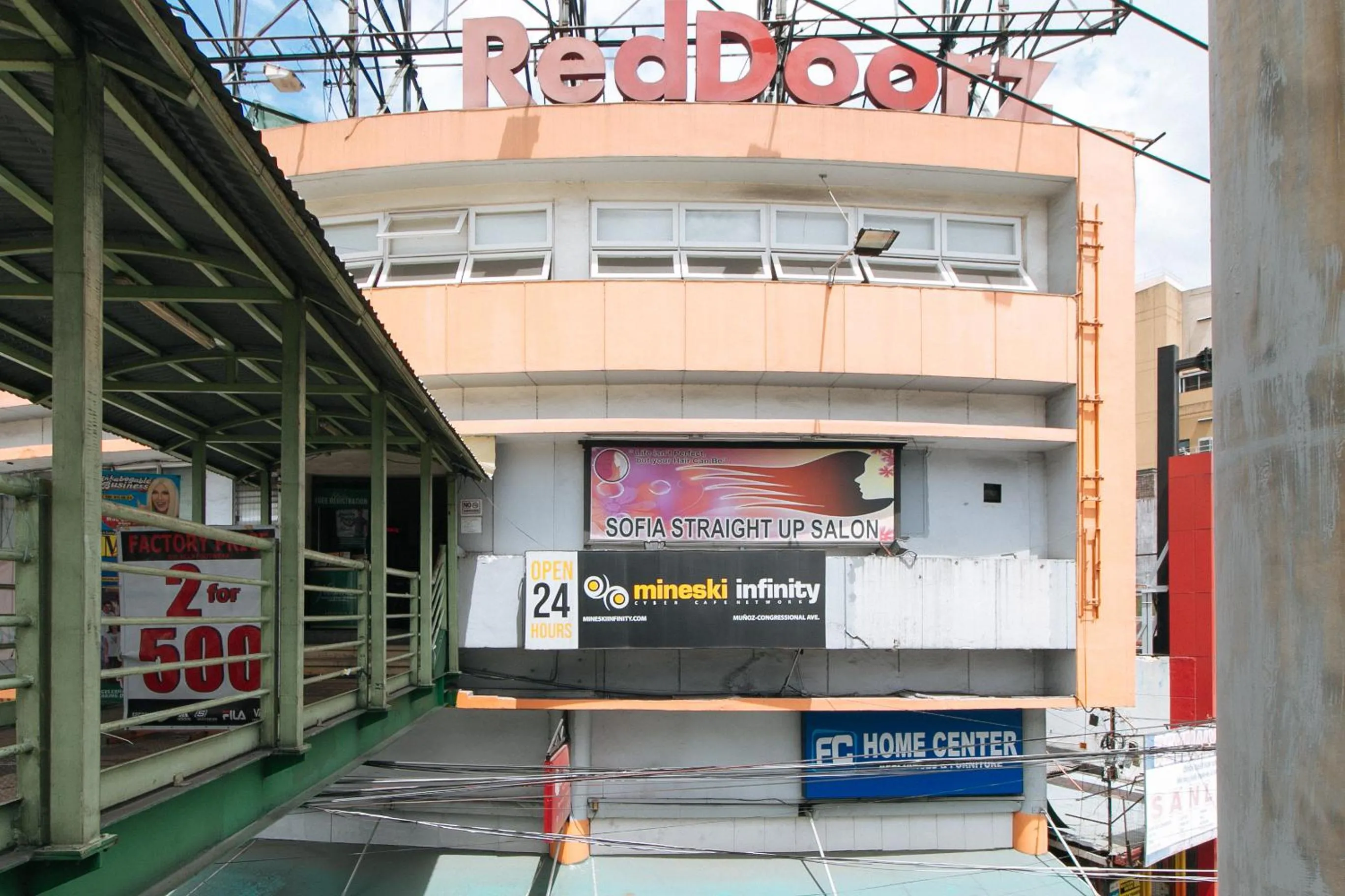 Property building in RedDoorz Plus at EDSA Congressional