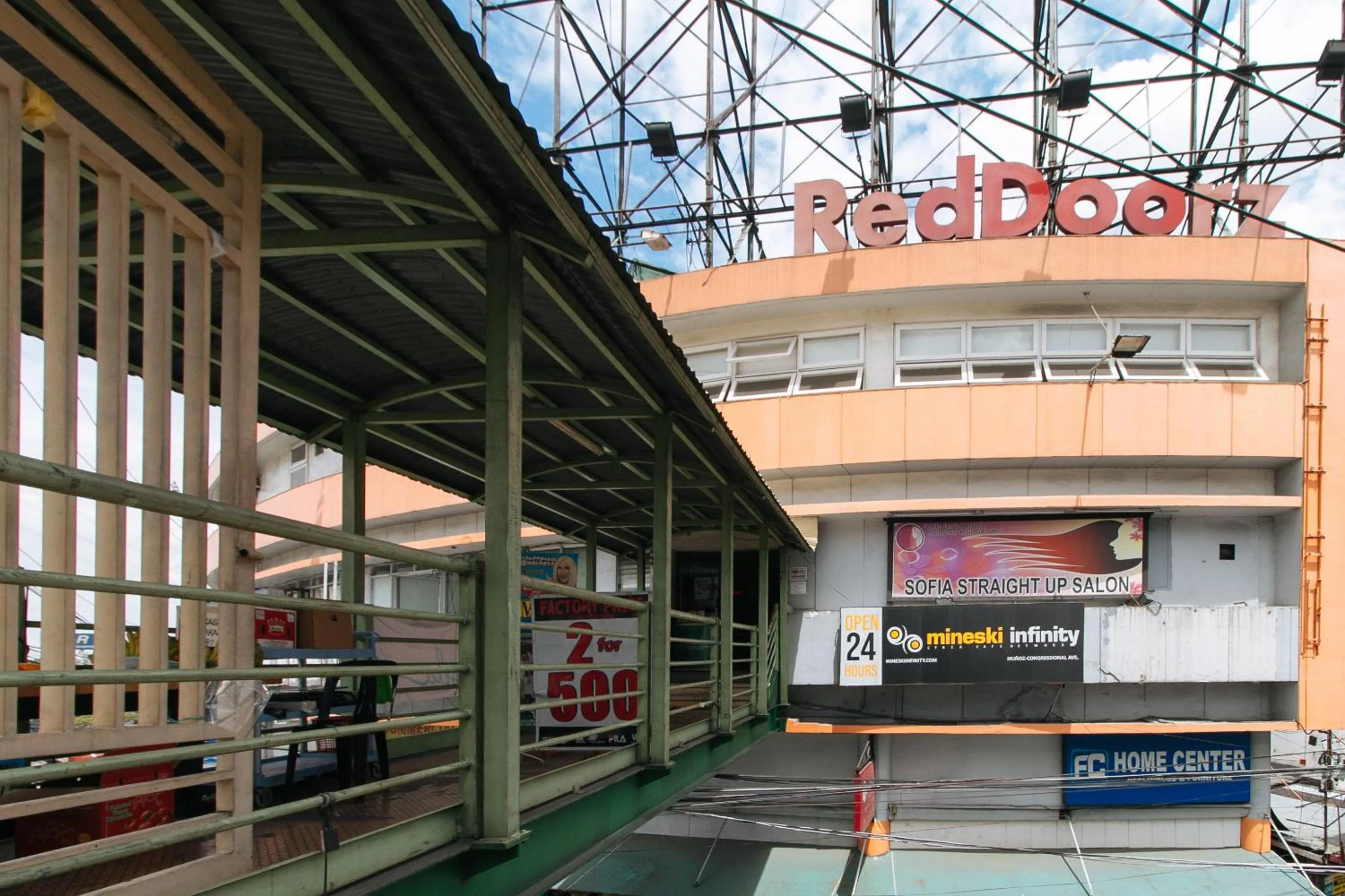 Property building in RedDoorz Plus at EDSA Congressional