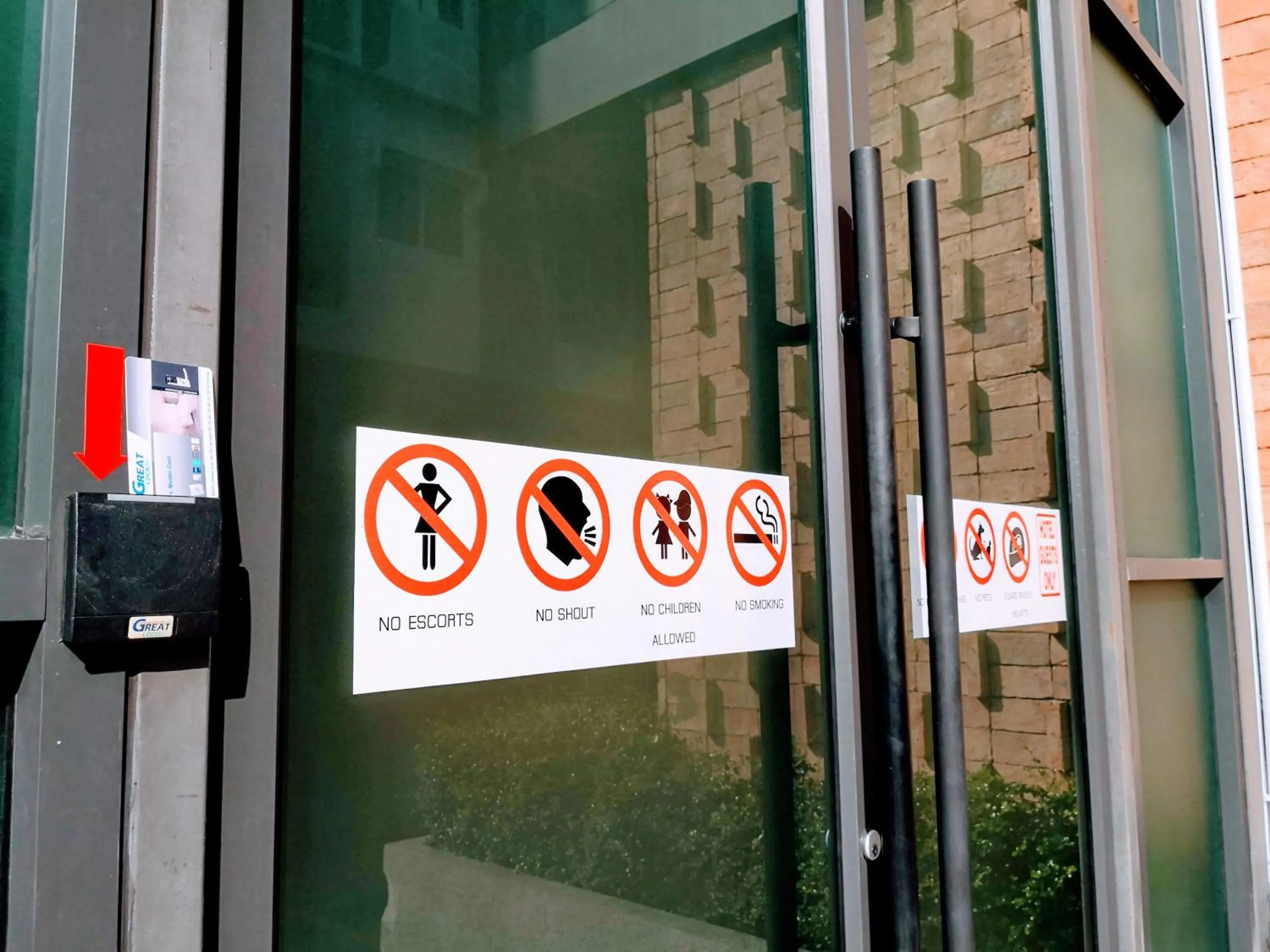 Facade/entrance in Asleep by Lantana