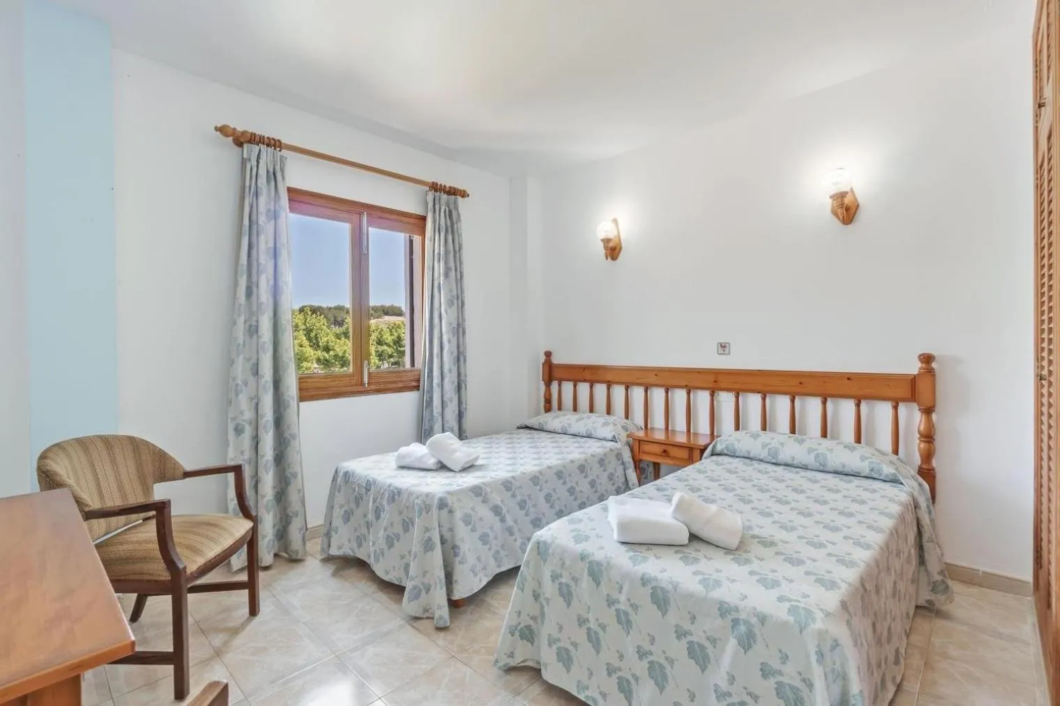 Living room, Bed in Apartamento La Cabanya 3c