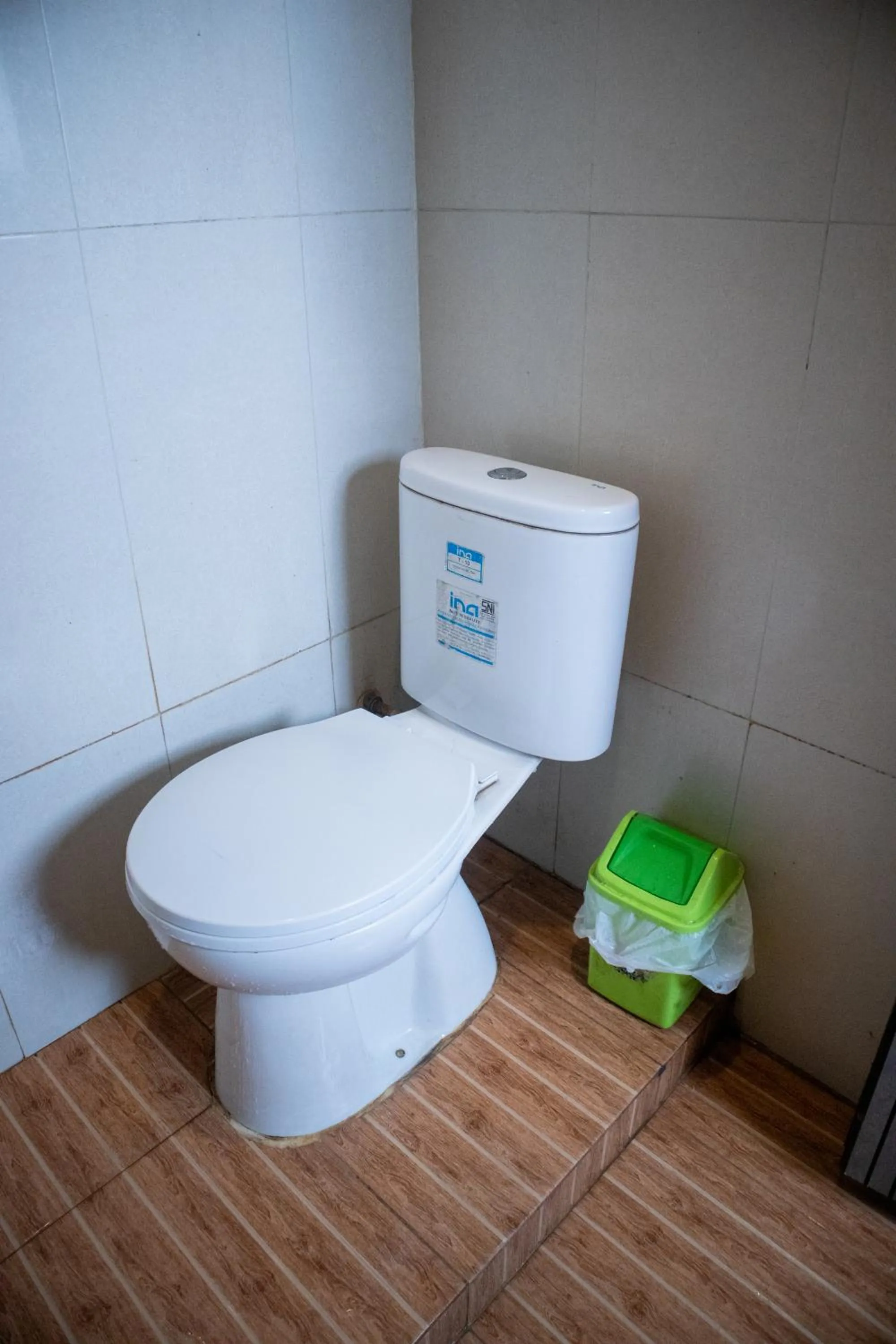 Toilet in Cemara Indah Hotel