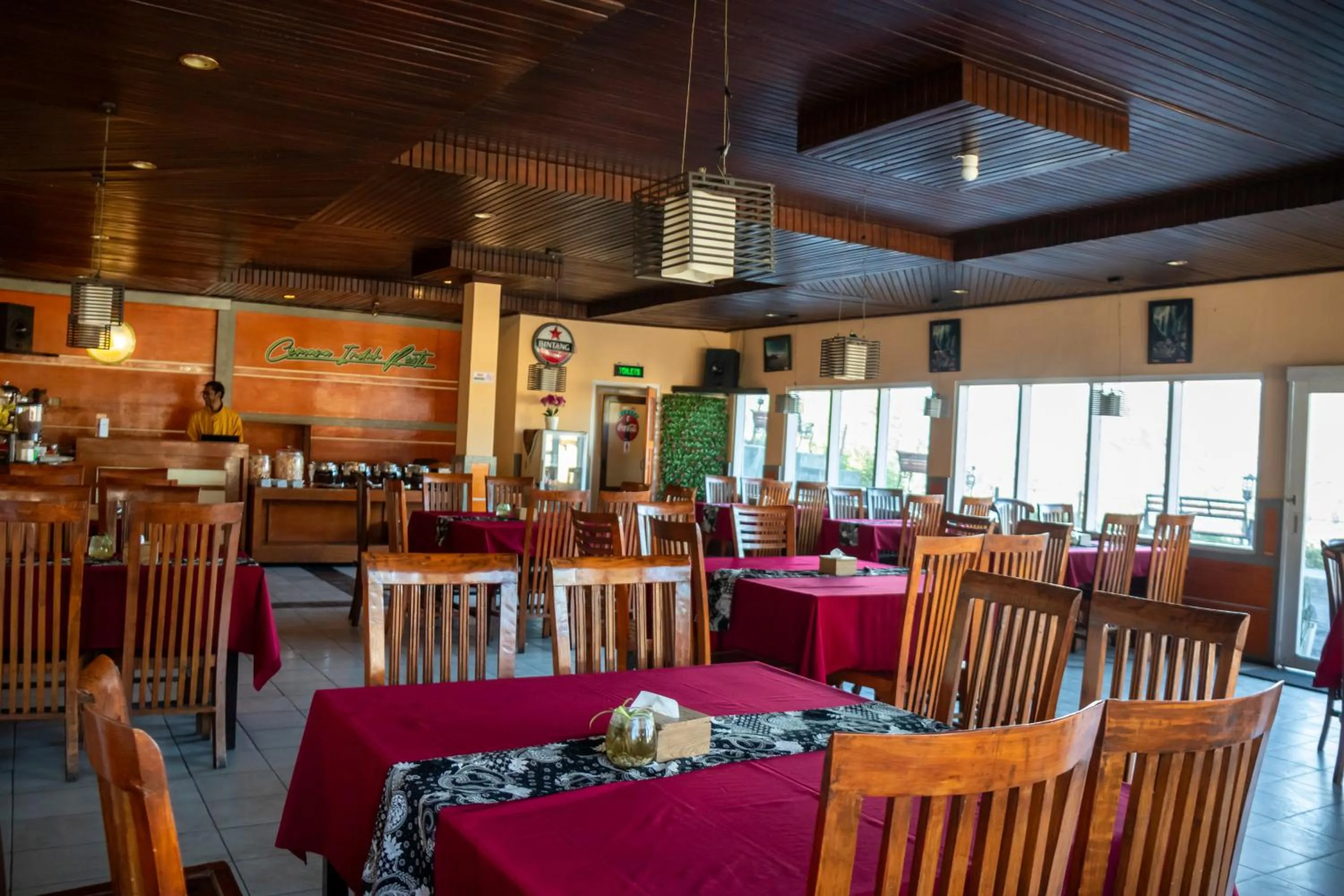 Restaurant/places to eat in Cemara Indah Hotel