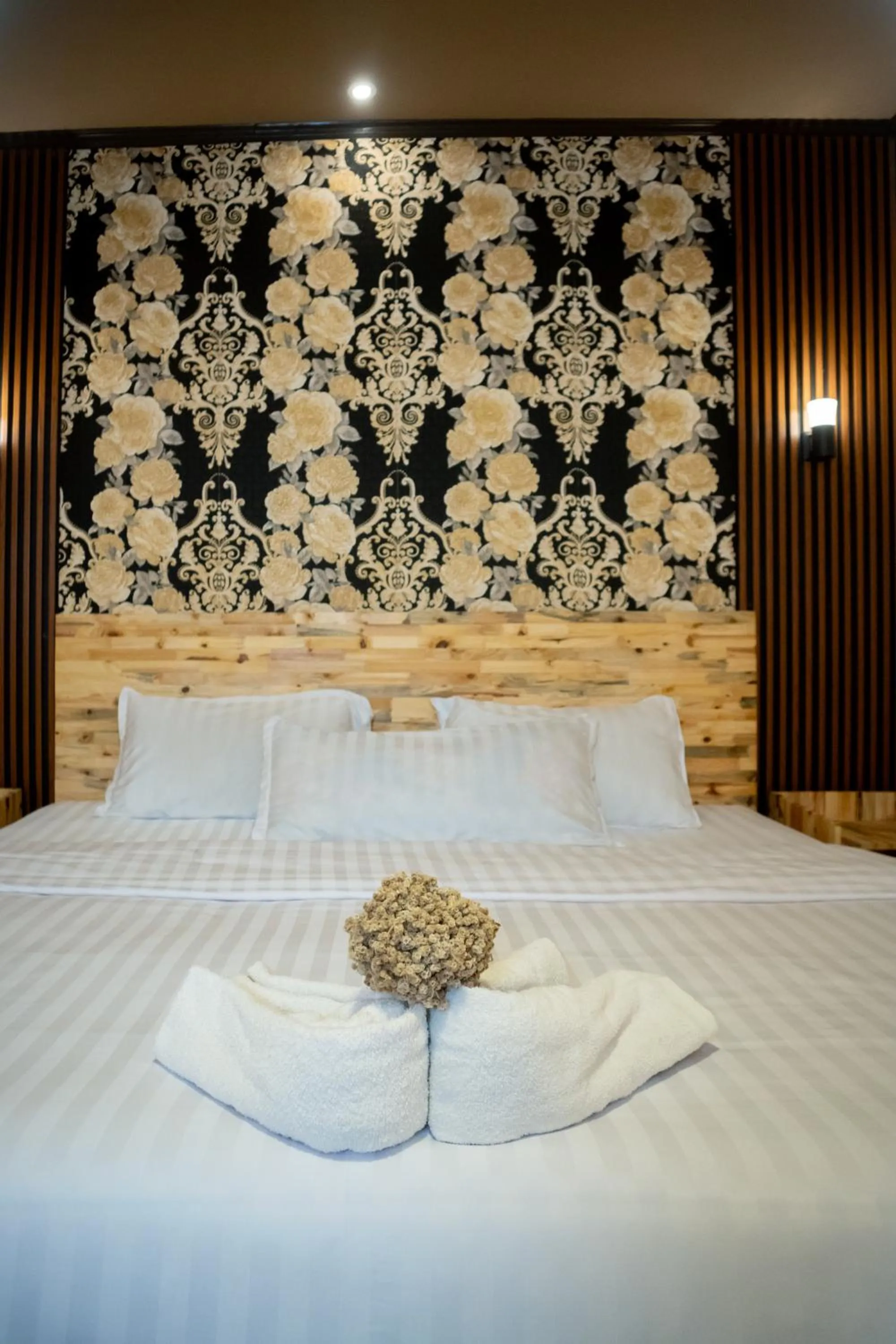 Bed in Cemara Indah Hotel