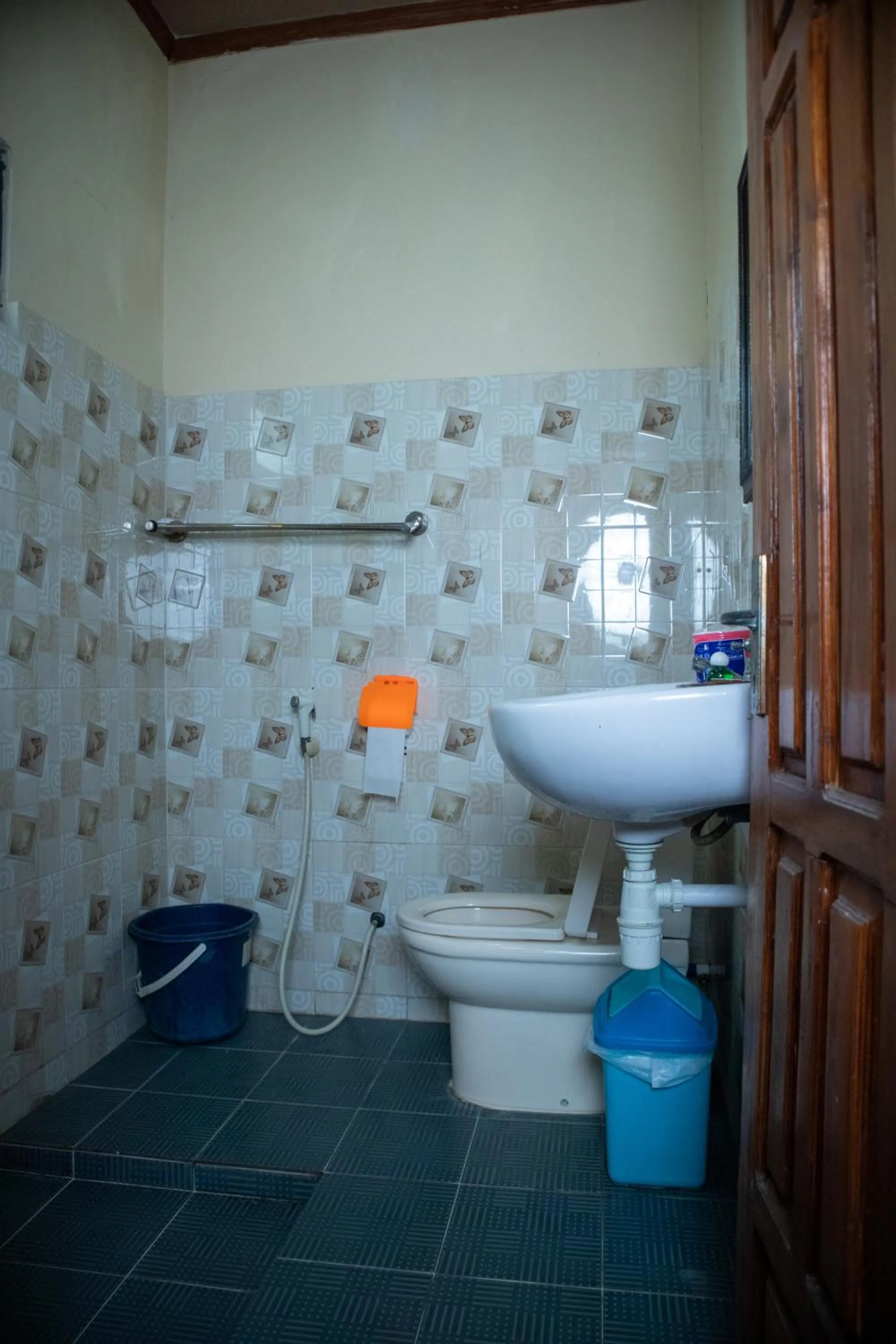 Toilet in Cemara Indah Hotel