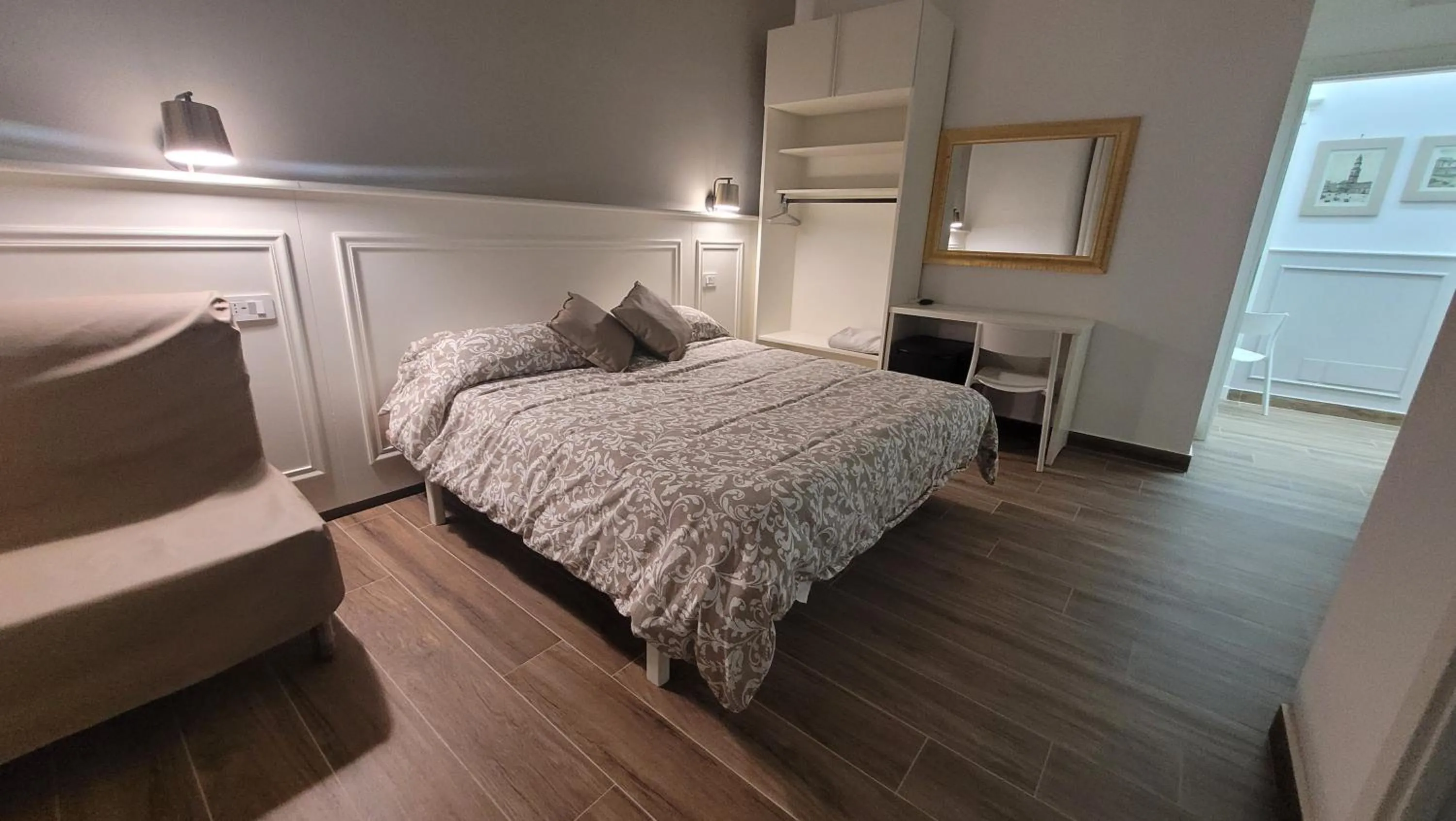 Triple Room with Bathroom in Vomero House