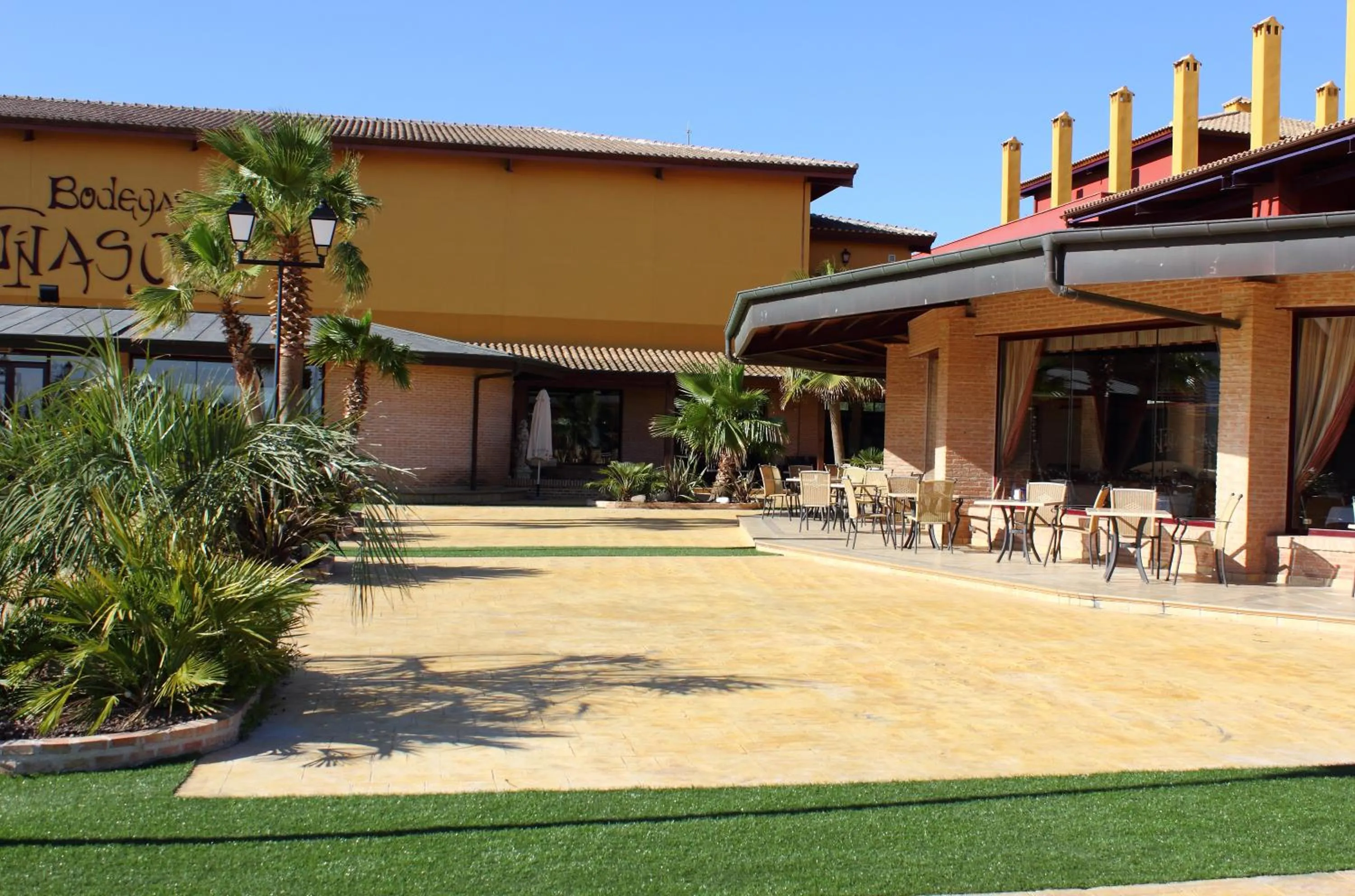 Facade/entrance in Hotel Château Viñasoro