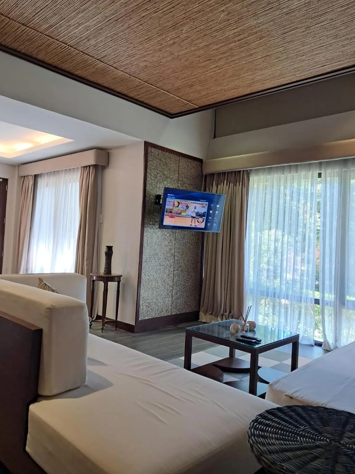 Communal lounge/ TV room, Bed in Bacau Bay Resort Coron