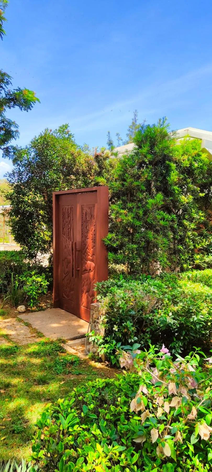 Garden view in Bacau Bay Resort Coron