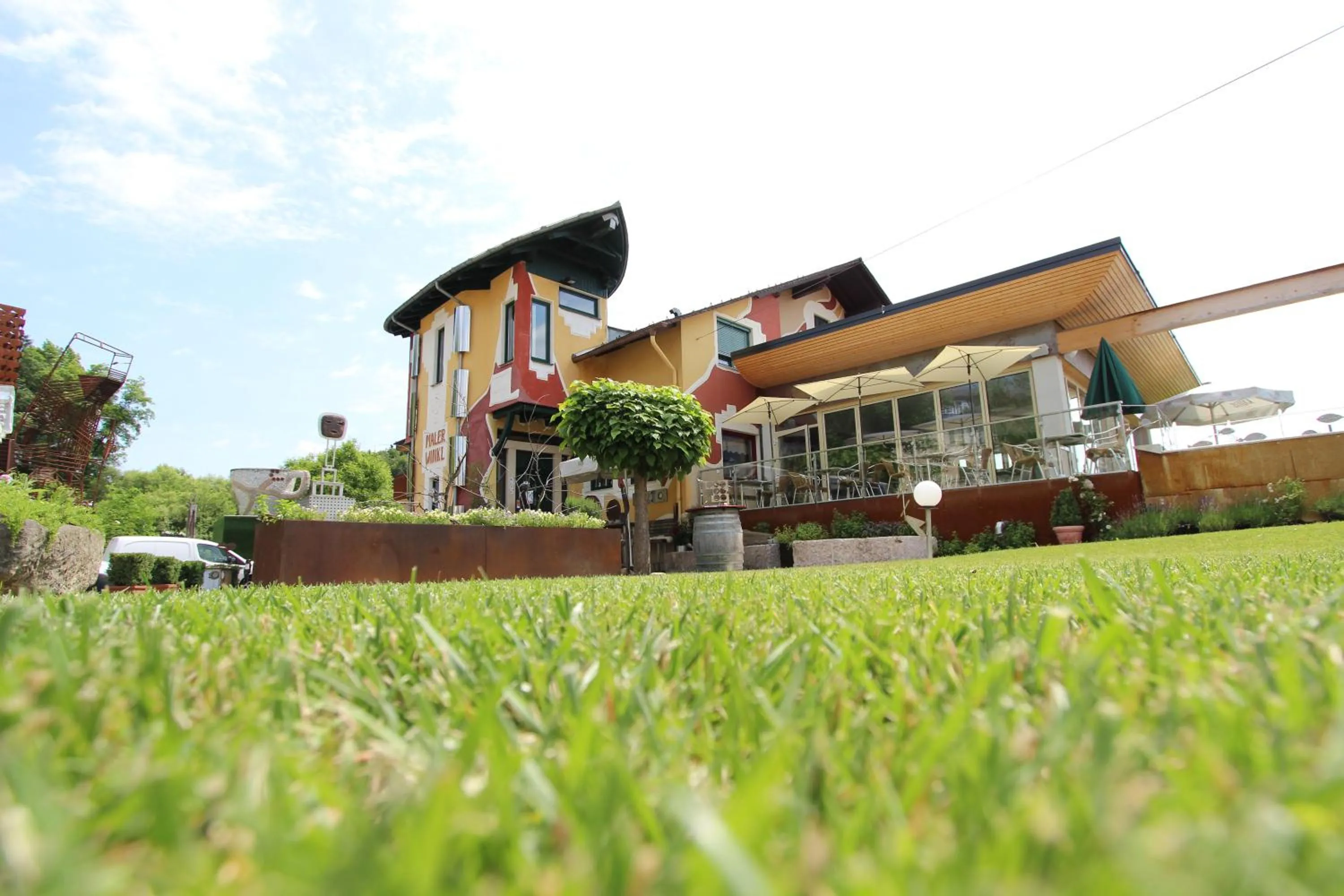 Facade/entrance in Malerwinkl Restaurant + Kunsthotel