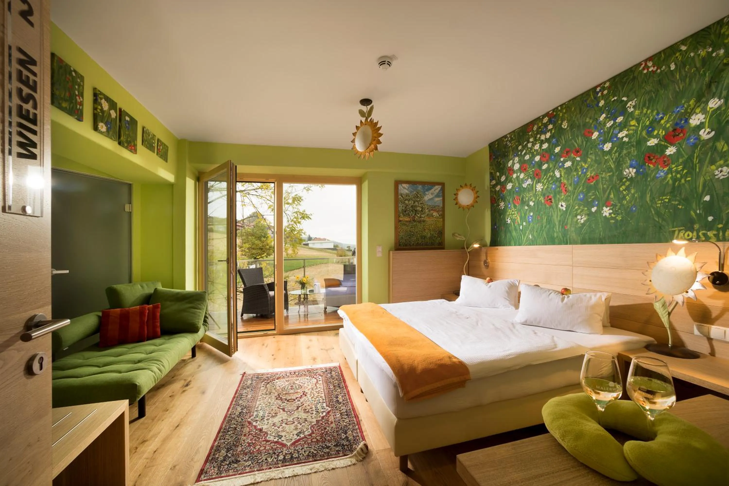 Photo of the whole room, Bed in Malerwinkl Restaurant + Kunsthotel