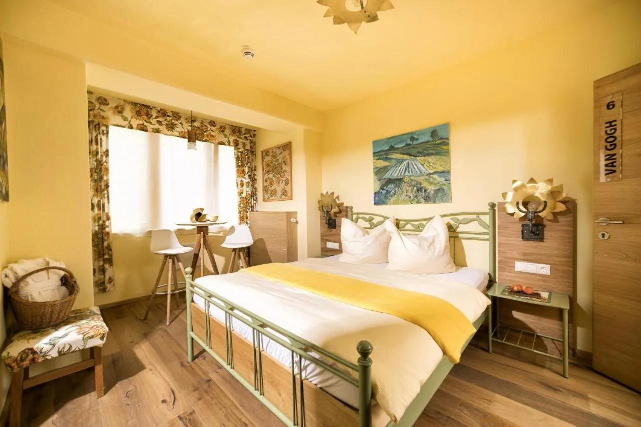 Photo of the whole room, Bed in Malerwinkl Restaurant + Kunsthotel