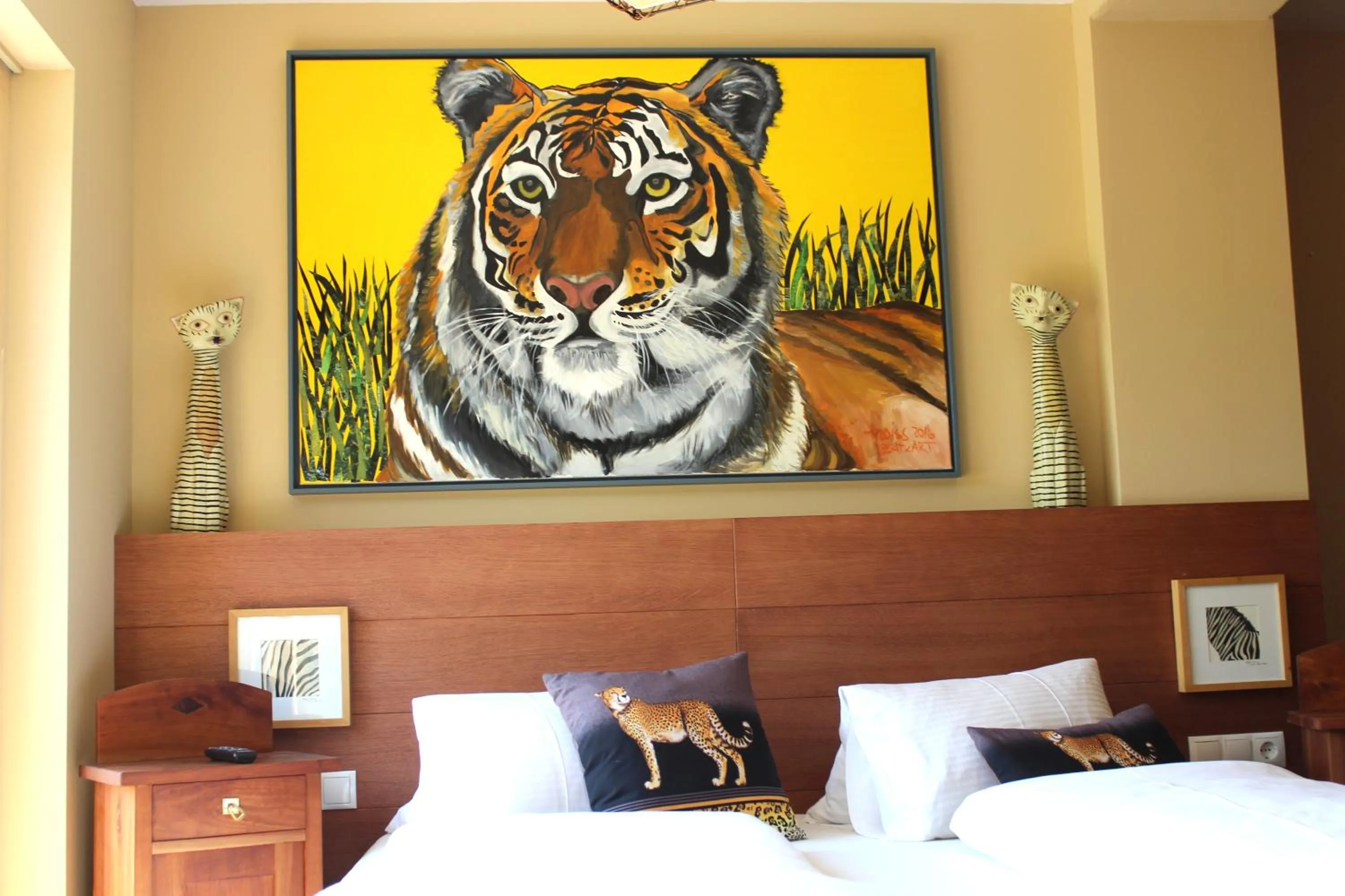 Photo of the whole room, Bed in Malerwinkl Restaurant + Kunsthotel