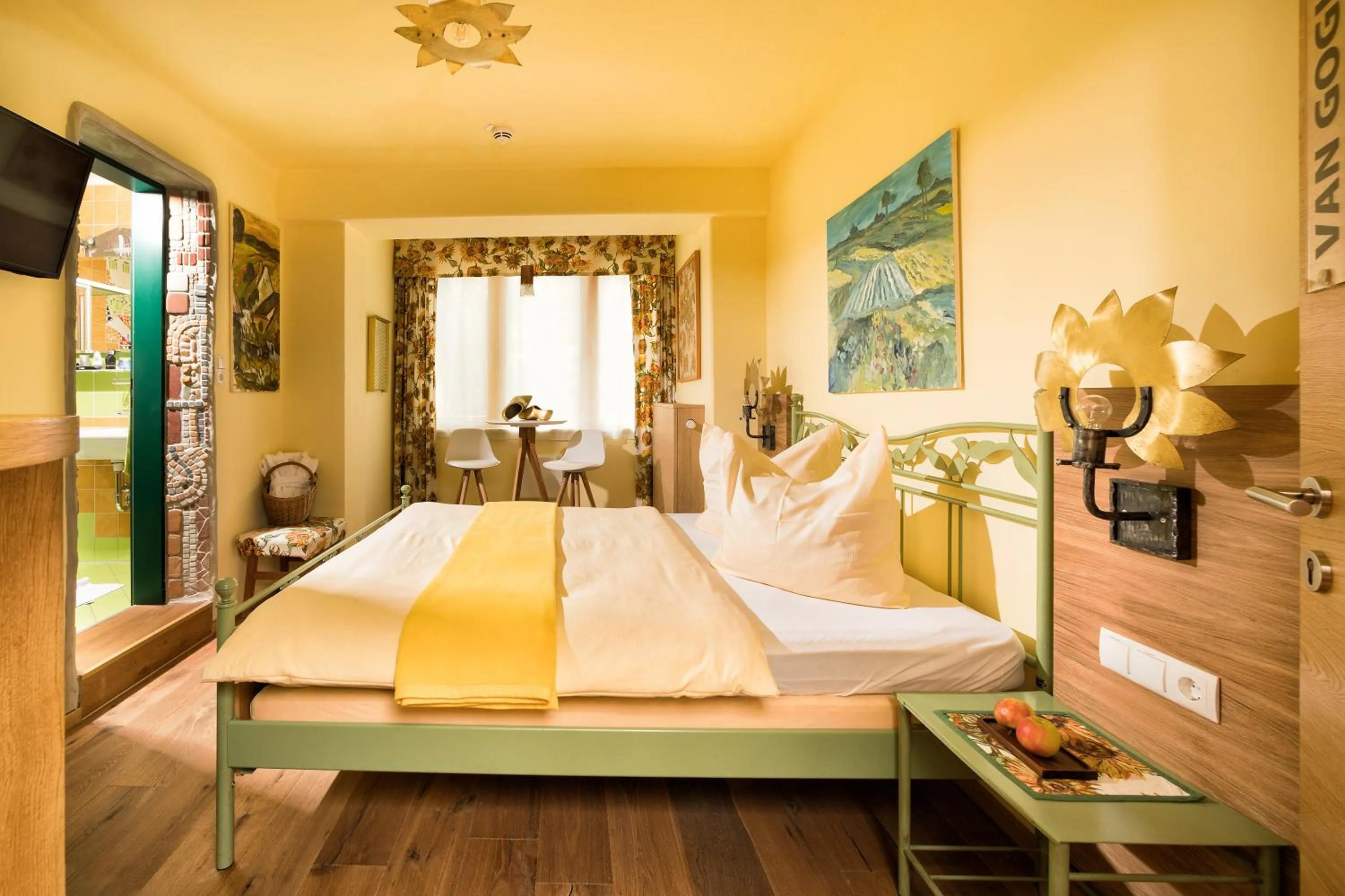 Bedroom, Bed in Malerwinkl Restaurant + Kunsthotel