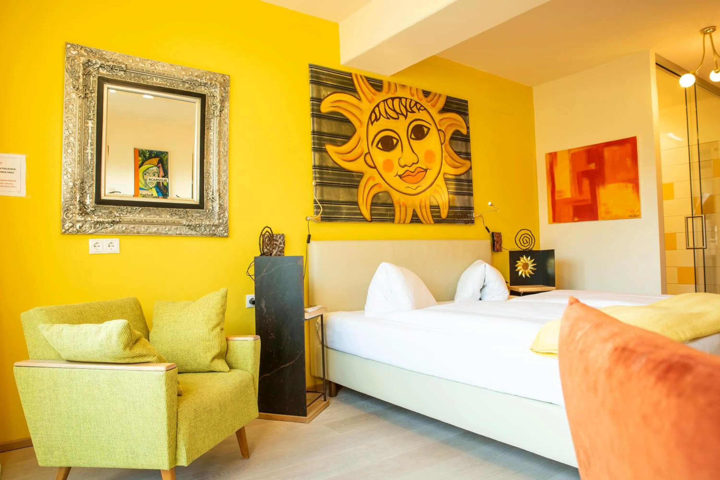 Bed in Malerwinkl Restaurant + Kunsthotel