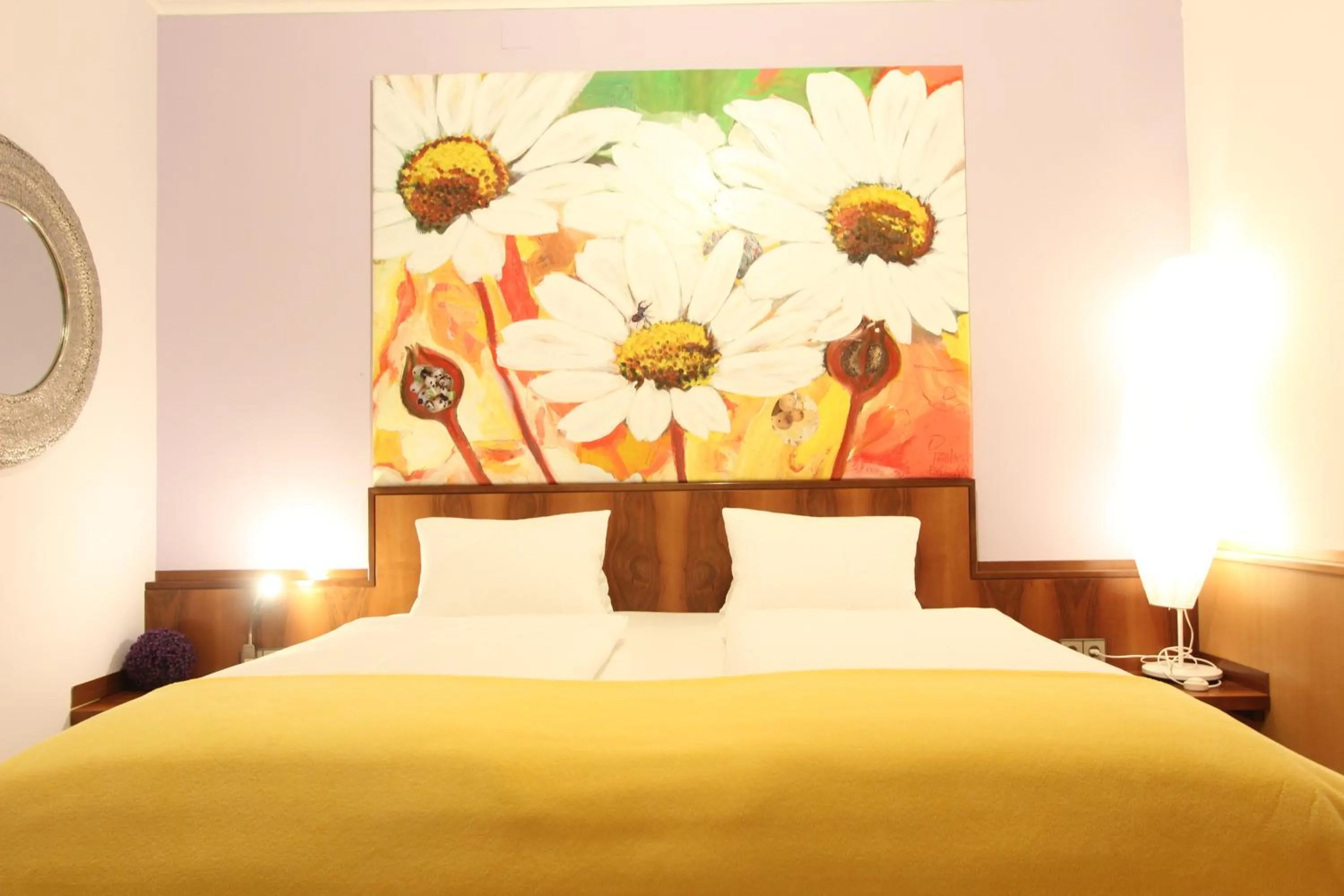 Photo of the whole room, Bed in Malerwinkl Restaurant + Kunsthotel